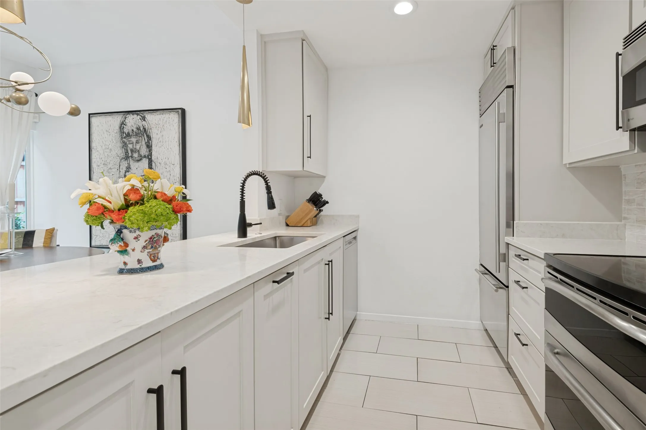 Condominium For Sale in Dallas County , 2509 Welborn Street C, Dallas, Texas 75219, 2 Bedroom, 3 Bathroom, 1 Garage spaces, 1,380 Sqft, built in 1981, mls#21292288, Real Estate Agent in Dallas, Homes For Sale in Dallas county, Homes For Sale in Dallas, Realtor in Dallas Texas, Real Estate Brokerage Independent Realty Texas, Luminita Cordes Realtor