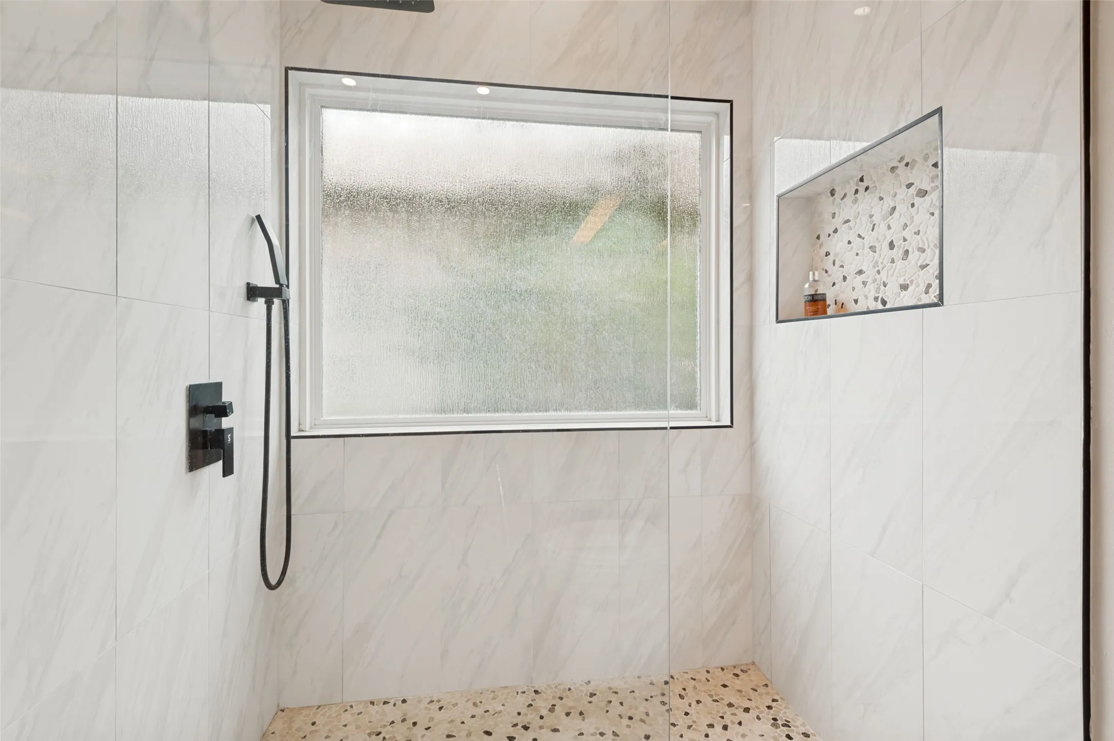 Condominium For Sale in Dallas County , 2509 Welborn Street C, Dallas, Texas 75219, 2 Bedroom, 3 Bathroom, 1 Garage spaces, 1,380 Sqft, built in 1981, mls#21292288, Real Estate Agent in Dallas, Homes For Sale in Dallas county, Homes For Sale in Dallas, Realtor in Dallas Texas, Real Estate Brokerage Independent Realty Texas, Luminita Cordes Realtor