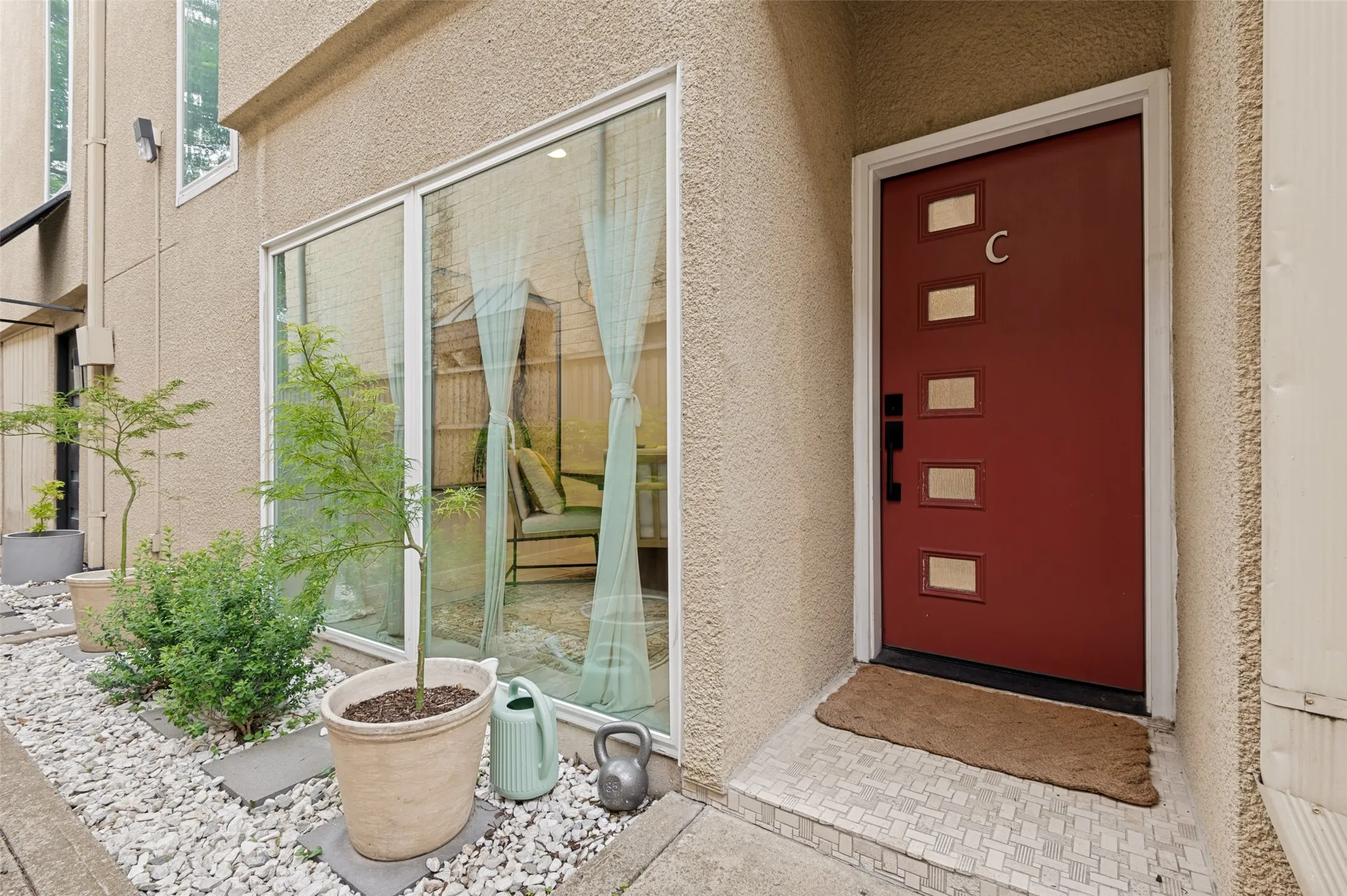 Condominium For Sale in Dallas County , 2509 Welborn Street C, Dallas, Texas 75219, 2 Bedroom, 3 Bathroom, 1 Garage spaces, 1,380 Sqft, built in 1981, mls#21292288, Real Estate Agent in Dallas, Homes For Sale in Dallas county, Homes For Sale in Dallas, Realtor in Dallas Texas, Real Estate Brokerage Independent Realty Texas, Luminita Cordes Realtor
