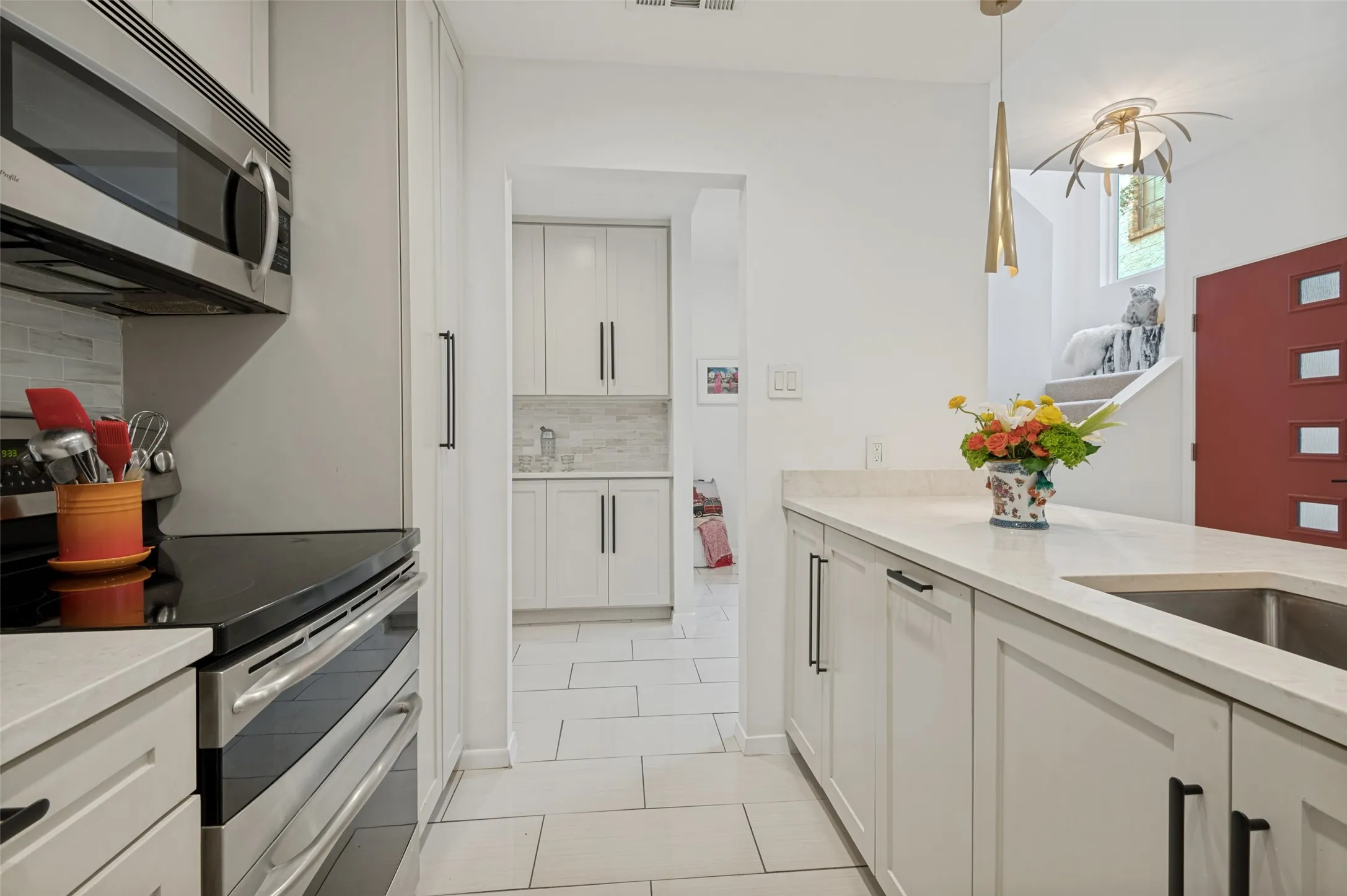 Condominium For Sale in Dallas County , 2509 Welborn Street C, Dallas, Texas 75219, 2 Bedroom, 3 Bathroom, 1 Garage spaces, 1,380 Sqft, built in 1981, mls#21292288, Real Estate Agent in Dallas, Homes For Sale in Dallas county, Homes For Sale in Dallas, Realtor in Dallas Texas, Real Estate Brokerage Independent Realty Texas, Luminita Cordes Realtor