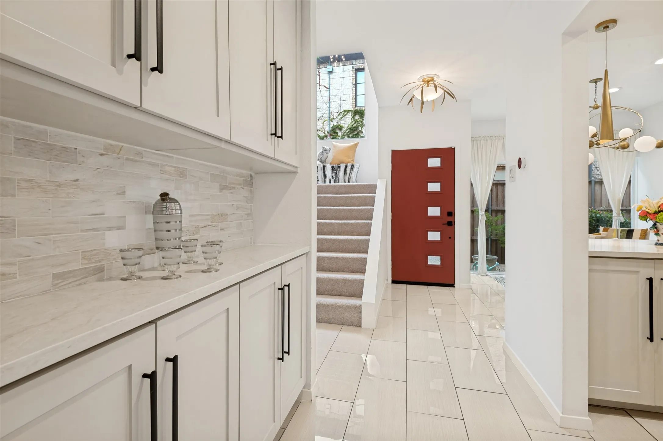 Condominium For Sale in Dallas County , 2509 Welborn Street C, Dallas, Texas 75219, 2 Bedroom, 3 Bathroom, 1 Garage spaces, 1,380 Sqft, built in 1981, mls#21292288, Real Estate Agent in Dallas, Homes For Sale in Dallas county, Homes For Sale in Dallas, Realtor in Dallas Texas, Real Estate Brokerage Independent Realty Texas, Luminita Cordes Realtor