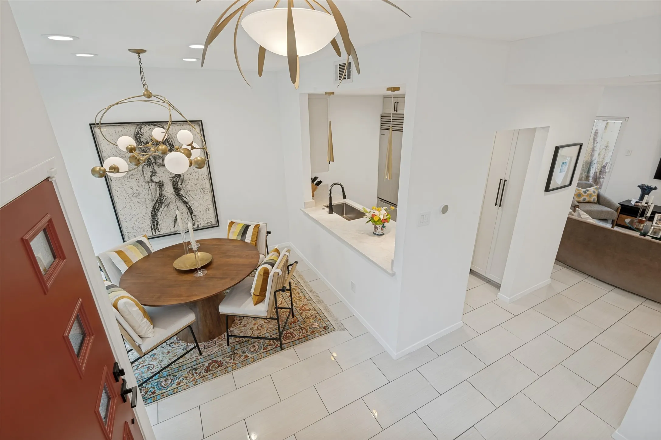 Condominium For Sale in Dallas County , 2509 Welborn Street C, Dallas, Texas 75219, 2 Bedroom, 3 Bathroom, 1 Garage spaces, 1,380 Sqft, built in 1981, mls#21292288, Real Estate Agent in Dallas, Homes For Sale in Dallas county, Homes For Sale in Dallas, Realtor in Dallas Texas, Real Estate Brokerage Independent Realty Texas, Luminita Cordes Realtor