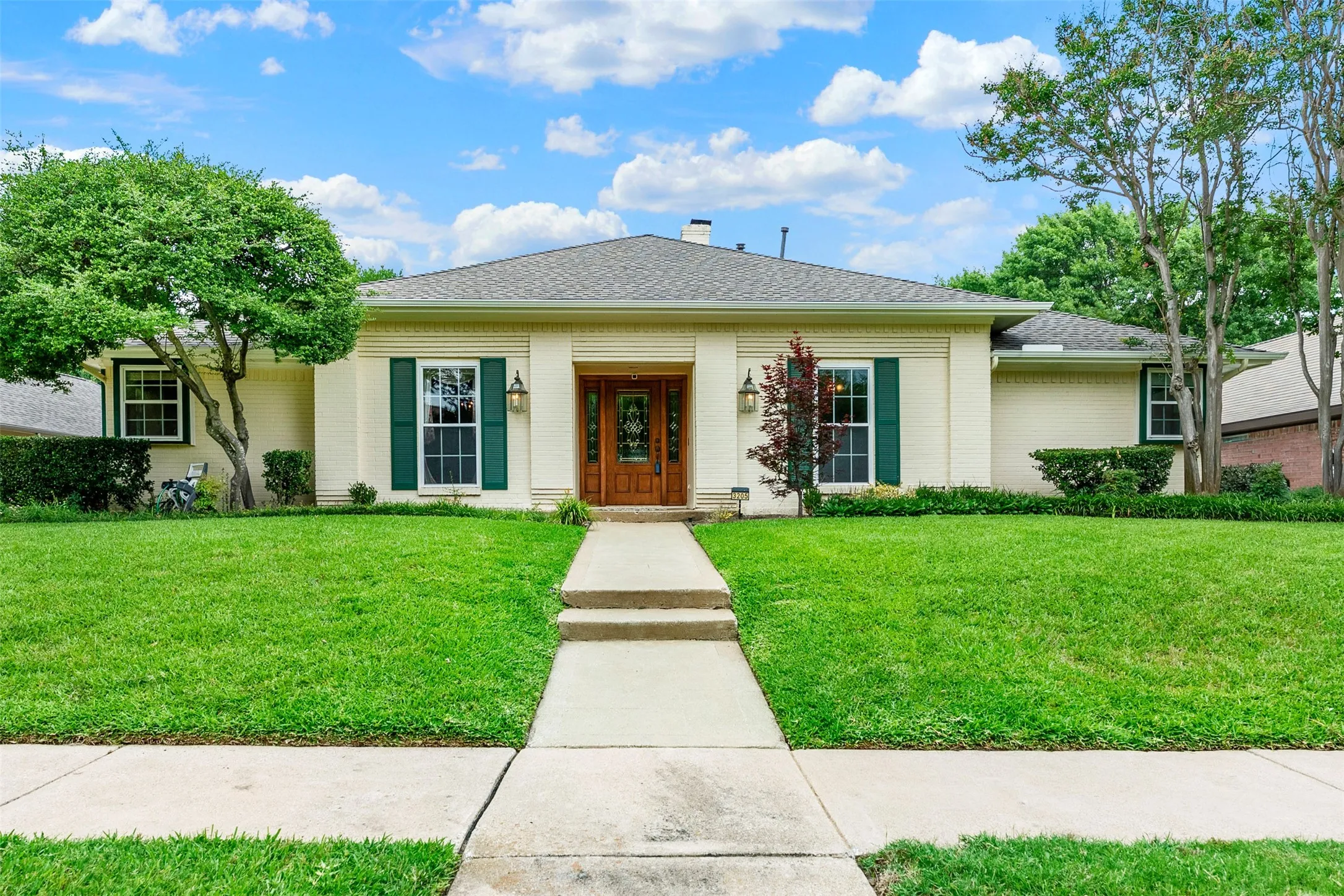 Single Family Residence For Sale in Dallas County , 3205 Cross Timbers Lane, Garland, Texas 75044, 4 Bedroom, 3 Bathroom, 2 Garage spaces, 2,500 Sqft, built in 1978, mls#21283693, Real Estate Agent in Garland, Homes For Sale in Dallas county, Homes For Sale in Garland, Realtor in Garland Texas, Real Estate Brokerage Independent Realty Texas, Luminita Cordes Realtor