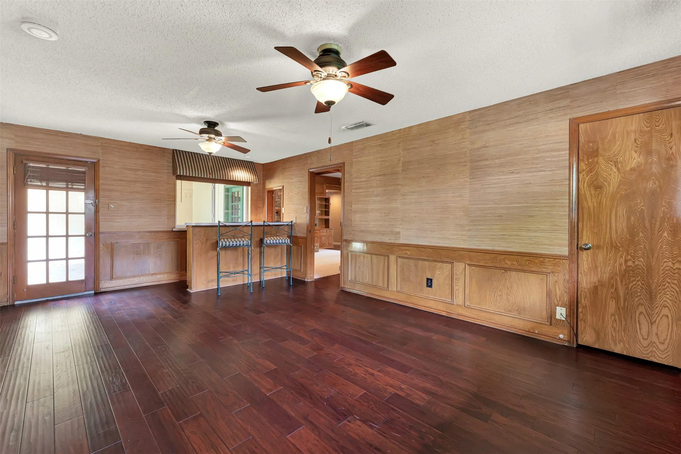 Single Family Residence For Sale in Dallas County , 3205 Cross Timbers Lane, Garland, Texas 75044, 4 Bedroom, 3 Bathroom, 2 Garage spaces, 2,500 Sqft, built in 1978, mls#21283693, Real Estate Agent in Garland, Homes For Sale in Dallas county, Homes For Sale in Garland, Realtor in Garland Texas, Real Estate Brokerage Independent Realty Texas, Luminita Cordes Realtor
