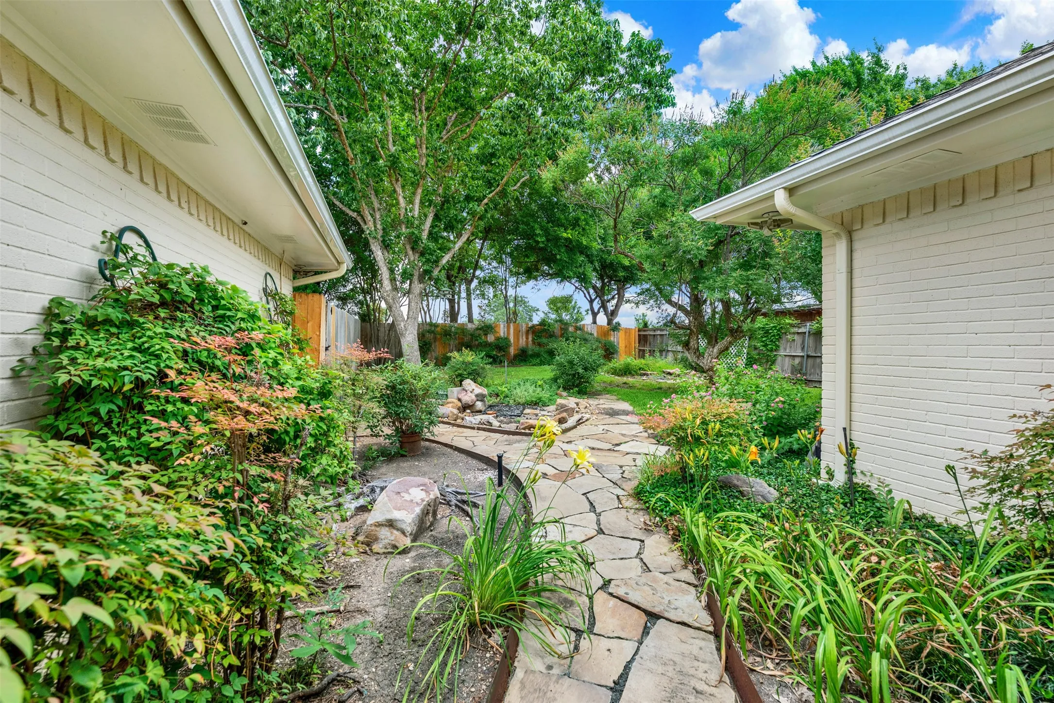 Single Family Residence For Sale in Dallas County , 3205 Cross Timbers Lane, Garland, Texas 75044, 4 Bedroom, 3 Bathroom, 2 Garage spaces, 2,500 Sqft, built in 1978, mls#21283693, Real Estate Agent in Garland, Homes For Sale in Dallas county, Homes For Sale in Garland, Realtor in Garland Texas, Real Estate Brokerage Independent Realty Texas, Luminita Cordes Realtor