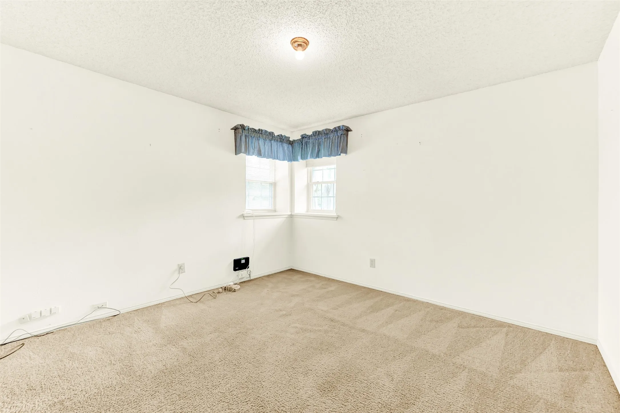 Single Family Residence For Sale in Dallas County , 3205 Cross Timbers Lane, Garland, Texas 75044, 4 Bedroom, 3 Bathroom, 2 Garage spaces, 2,500 Sqft, built in 1978, mls#21283693, Real Estate Agent in Garland, Homes For Sale in Dallas county, Homes For Sale in Garland, Realtor in Garland Texas, Real Estate Brokerage Independent Realty Texas, Luminita Cordes Realtor