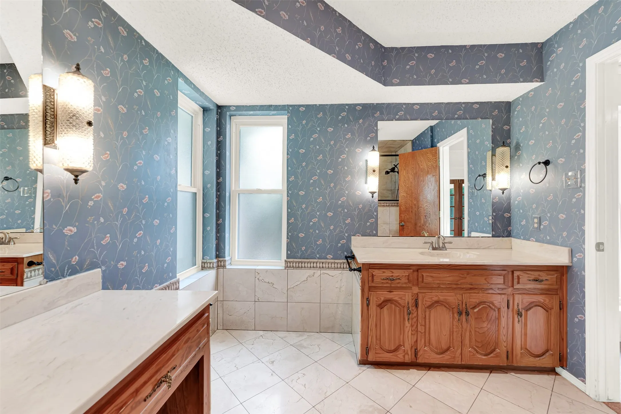 Single Family Residence For Sale in Dallas County , 3205 Cross Timbers Lane, Garland, Texas 75044, 4 Bedroom, 3 Bathroom, 2 Garage spaces, 2,500 Sqft, built in 1978, mls#21283693, Real Estate Agent in Garland, Homes For Sale in Dallas county, Homes For Sale in Garland, Realtor in Garland Texas, Real Estate Brokerage Independent Realty Texas, Luminita Cordes Realtor