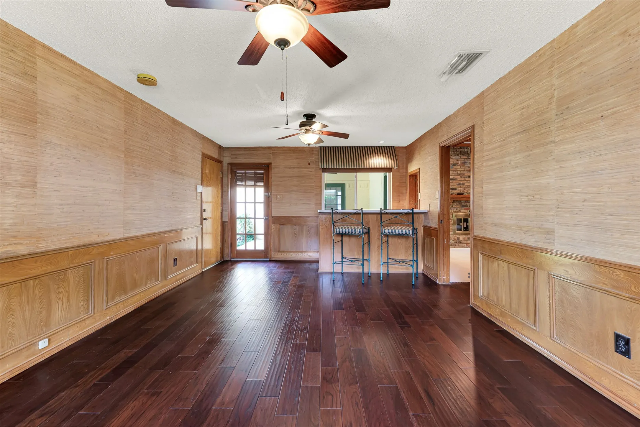 Single Family Residence For Sale in Dallas County , 3205 Cross Timbers Lane, Garland, Texas 75044, 4 Bedroom, 3 Bathroom, 2 Garage spaces, 2,500 Sqft, built in 1978, mls#21283693, Real Estate Agent in Garland, Homes For Sale in Dallas county, Homes For Sale in Garland, Realtor in Garland Texas, Real Estate Brokerage Independent Realty Texas, Luminita Cordes Realtor