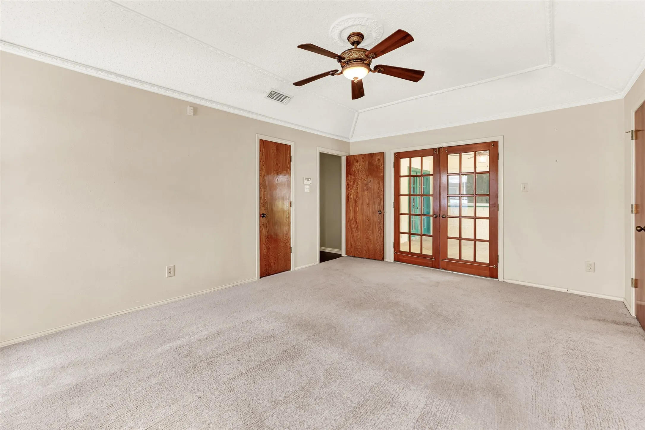 Single Family Residence For Sale in Dallas County , 3205 Cross Timbers Lane, Garland, Texas 75044, 4 Bedroom, 3 Bathroom, 2 Garage spaces, 2,500 Sqft, built in 1978, mls#21283693, Real Estate Agent in Garland, Homes For Sale in Dallas county, Homes For Sale in Garland, Realtor in Garland Texas, Real Estate Brokerage Independent Realty Texas, Luminita Cordes Realtor