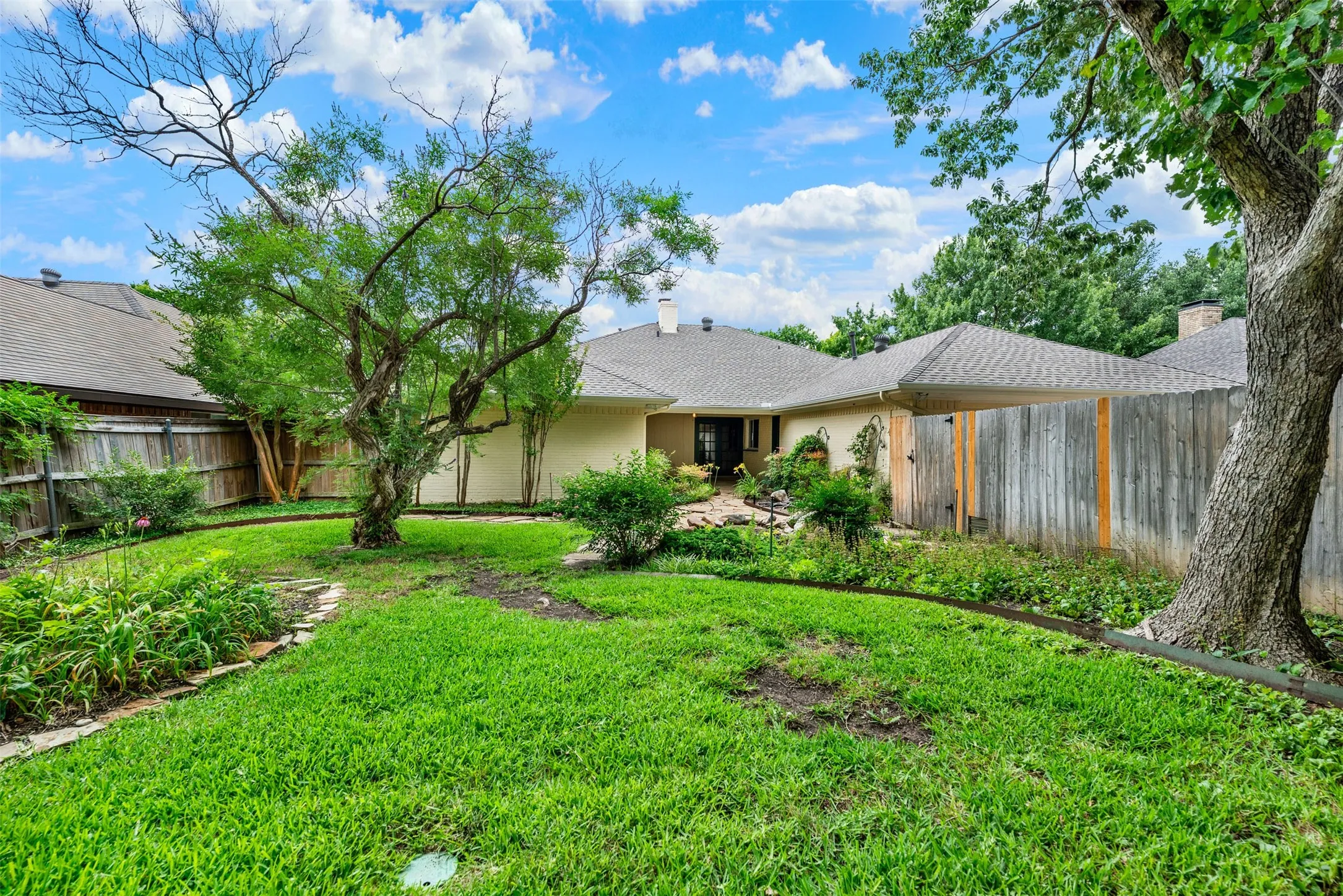 Single Family Residence For Sale in Dallas County , 3205 Cross Timbers Lane, Garland, Texas 75044, 4 Bedroom, 3 Bathroom, 2 Garage spaces, 2,500 Sqft, built in 1978, mls#21283693, Real Estate Agent in Garland, Homes For Sale in Dallas county, Homes For Sale in Garland, Realtor in Garland Texas, Real Estate Brokerage Independent Realty Texas, Luminita Cordes Realtor