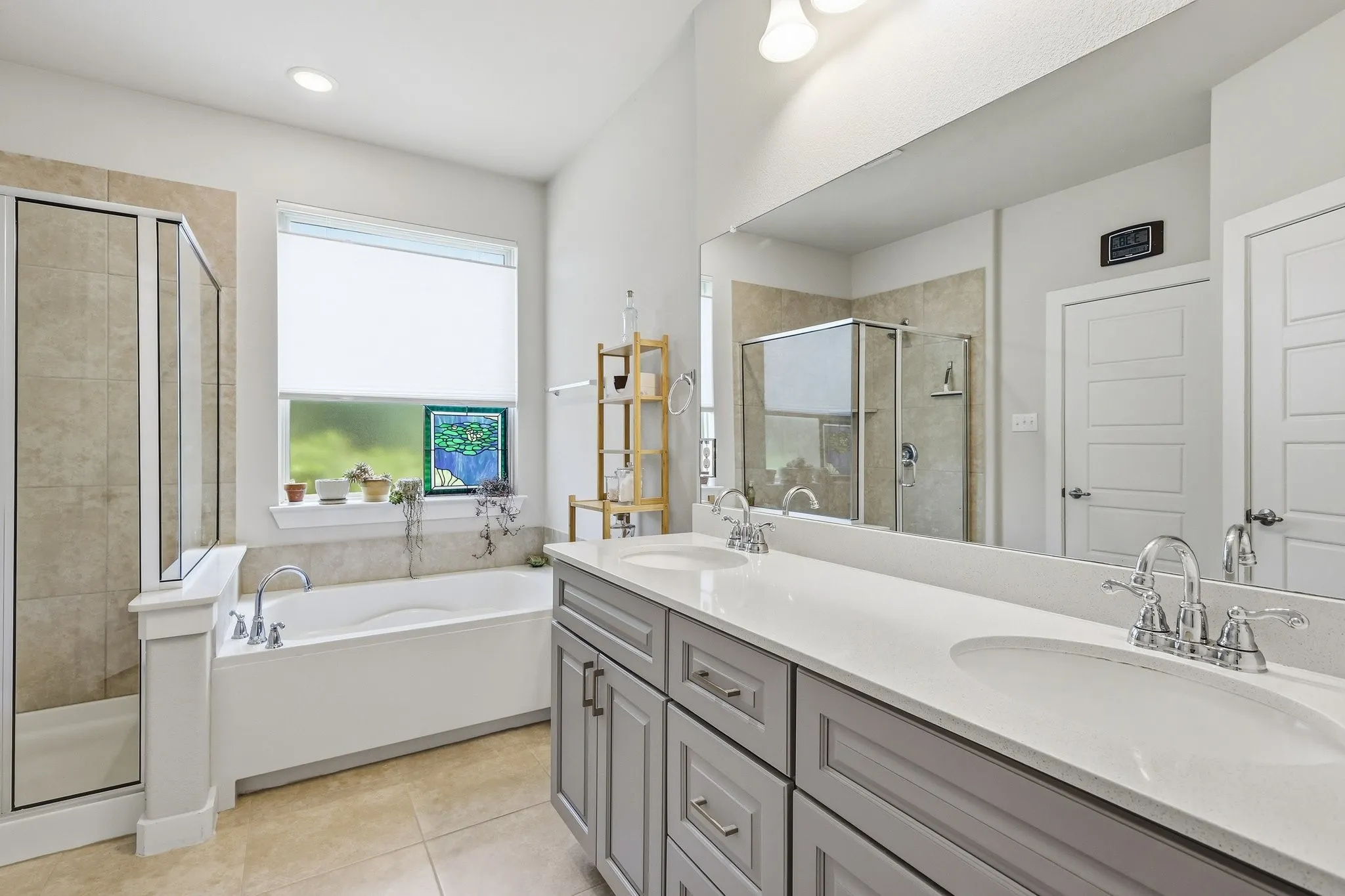 Single Family Residence For Sale in Tarrant County , 1813 Otwell Drive, Fort Worth, Texas 76052, 5 Bedroom, 4 Bathroom, 3 Garage spaces, 3,053 Sqft, built in 2020, mls#21289336, Real Estate Agent in Fort Worth, Homes For Sale in Tarrant county, Homes For Sale in Fort Worth, Realtor in Fort Worth Texas, Real Estate Brokerage Independent Realty Texas, Luminita Cordes Realtor