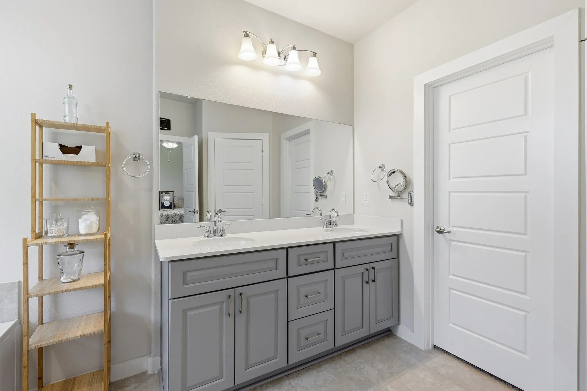 Single Family Residence For Sale in Tarrant County , 1813 Otwell Drive, Fort Worth, Texas 76052, 5 Bedroom, 4 Bathroom, 3 Garage spaces, 3,053 Sqft, built in 2020, mls#21289336, Real Estate Agent in Fort Worth, Homes For Sale in Tarrant county, Homes For Sale in Fort Worth, Realtor in Fort Worth Texas, Real Estate Brokerage Independent Realty Texas, Luminita Cordes Realtor
