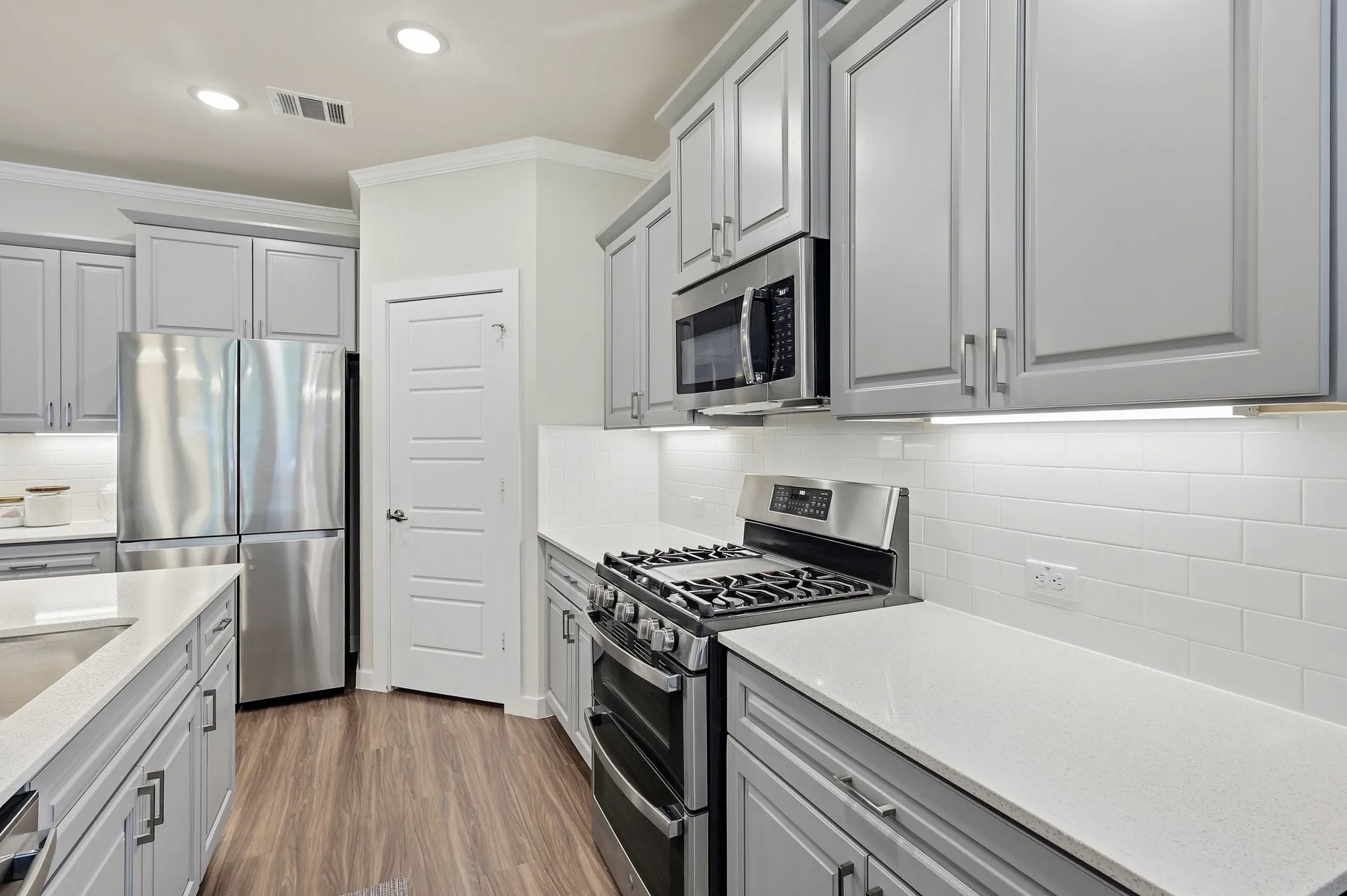Single Family Residence For Sale in Tarrant County , 1813 Otwell Drive, Fort Worth, Texas 76052, 5 Bedroom, 4 Bathroom, 3 Garage spaces, 3,053 Sqft, built in 2020, mls#21289336, Real Estate Agent in Fort Worth, Homes For Sale in Tarrant county, Homes For Sale in Fort Worth, Realtor in Fort Worth Texas, Real Estate Brokerage Independent Realty Texas, Luminita Cordes Realtor