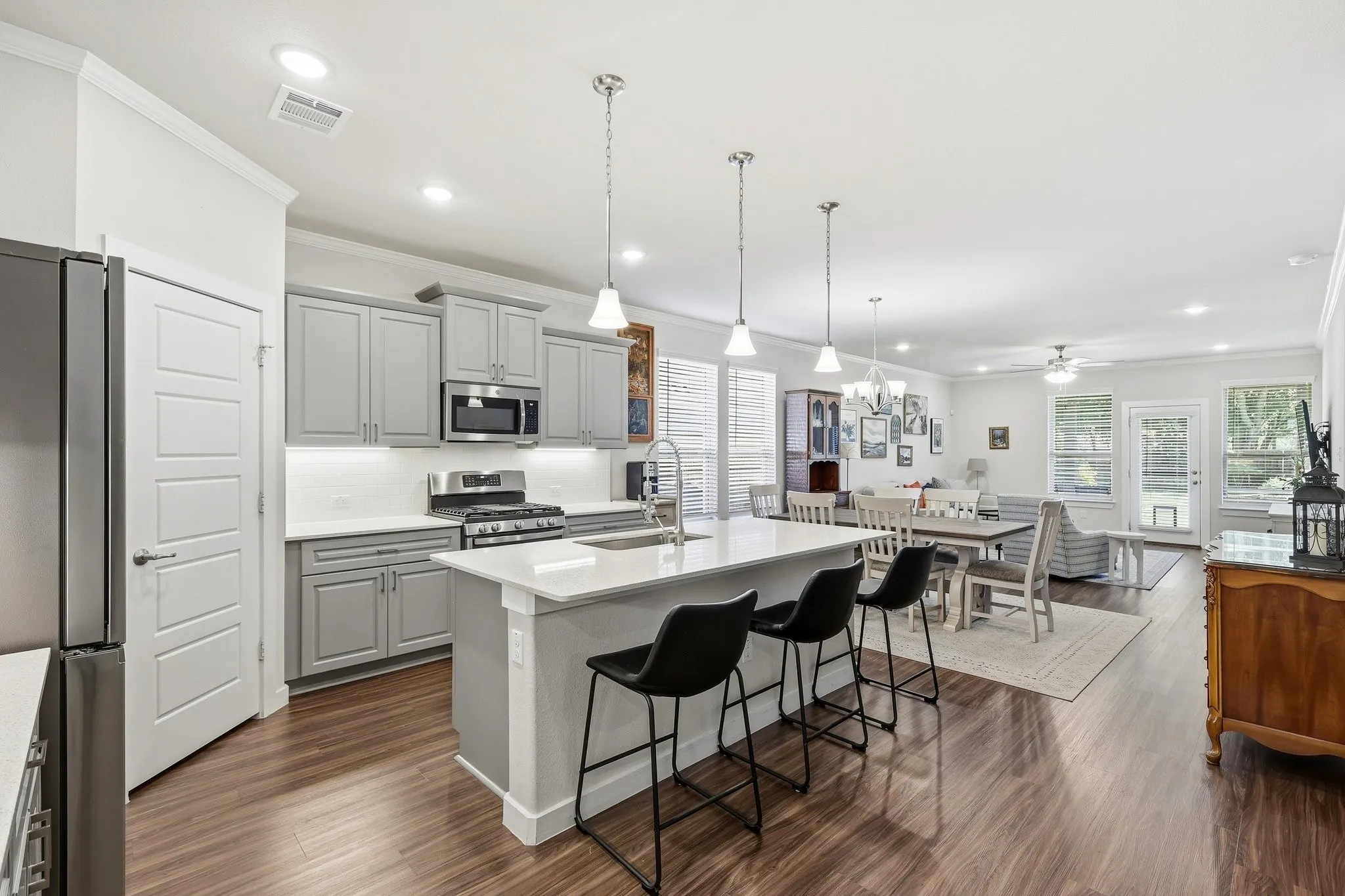 Single Family Residence For Sale in Tarrant County , 1813 Otwell Drive, Fort Worth, Texas 76052, 5 Bedroom, 4 Bathroom, 3 Garage spaces, 3,053 Sqft, built in 2020, mls#21289336, Real Estate Agent in Fort Worth, Homes For Sale in Tarrant county, Homes For Sale in Fort Worth, Realtor in Fort Worth Texas, Real Estate Brokerage Independent Realty Texas, Luminita Cordes Realtor