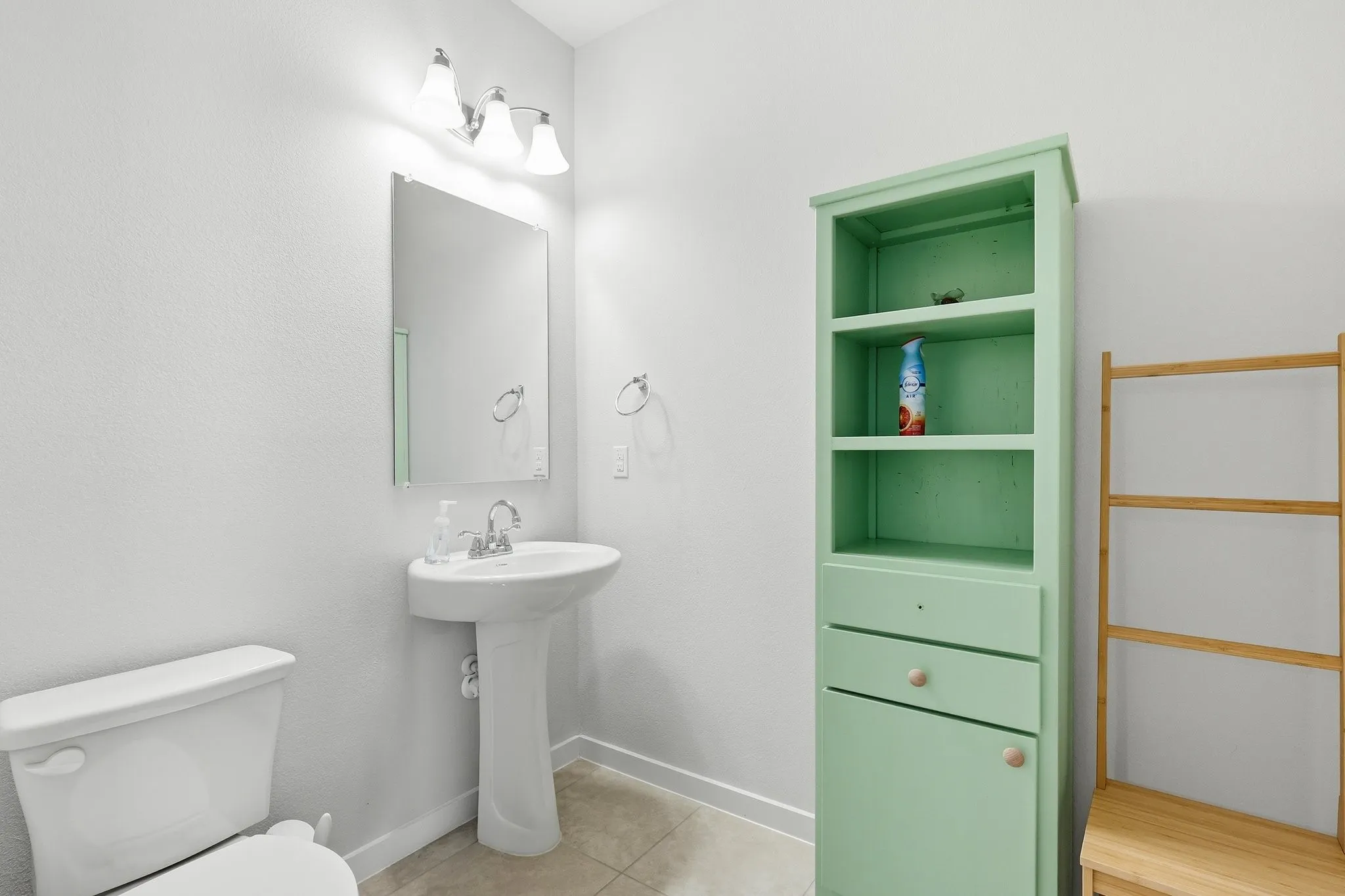 Single Family Residence For Sale in Tarrant County , 1813 Otwell Drive, Fort Worth, Texas 76052, 5 Bedroom, 4 Bathroom, 3 Garage spaces, 3,053 Sqft, built in 2020, mls#21289336, Real Estate Agent in Fort Worth, Homes For Sale in Tarrant county, Homes For Sale in Fort Worth, Realtor in Fort Worth Texas, Real Estate Brokerage Independent Realty Texas, Luminita Cordes Realtor