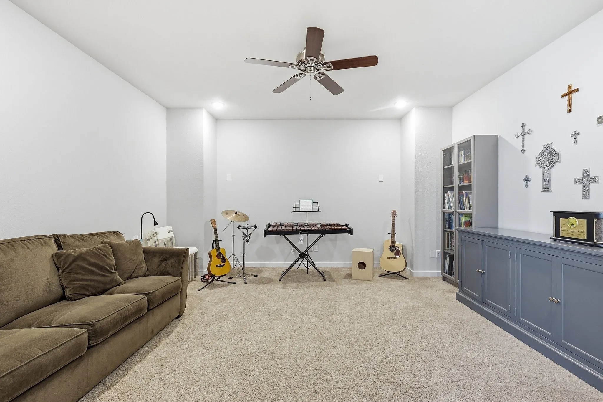 Single Family Residence For Sale in Tarrant County , 1813 Otwell Drive, Fort Worth, Texas 76052, 5 Bedroom, 4 Bathroom, 3 Garage spaces, 3,053 Sqft, built in 2020, mls#21289336, Real Estate Agent in Fort Worth, Homes For Sale in Tarrant county, Homes For Sale in Fort Worth, Realtor in Fort Worth Texas, Real Estate Brokerage Independent Realty Texas, Luminita Cordes Realtor