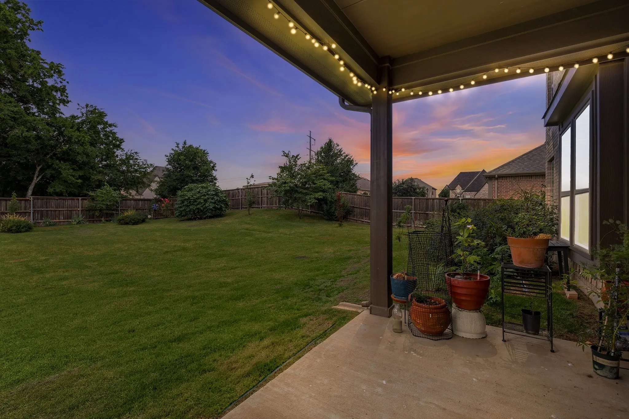 Single Family Residence For Sale in Tarrant County , 1813 Otwell Drive, Fort Worth, Texas 76052, 5 Bedroom, 4 Bathroom, 3 Garage spaces, 3,053 Sqft, built in 2020, mls#21289336, Real Estate Agent in Fort Worth, Homes For Sale in Tarrant county, Homes For Sale in Fort Worth, Realtor in Fort Worth Texas, Real Estate Brokerage Independent Realty Texas, Luminita Cordes Realtor