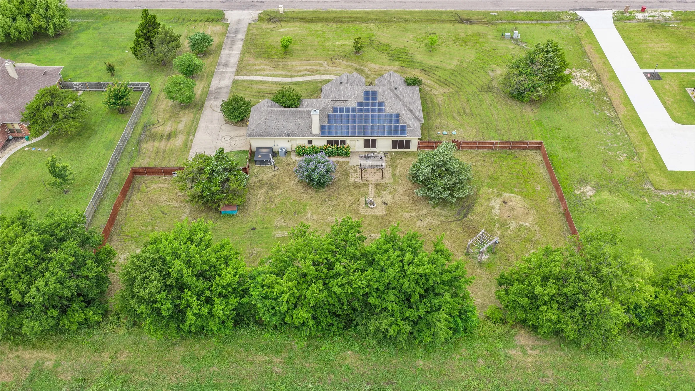 Single Family Residence For Sale in Grayson County , 2909 Wilsonwood Way S, Sherman, Texas 75092, 3 Bedroom, 3 Bathroom, 2 Garage spaces, 2,248 Sqft, built in 2002, mls#21293686, Real Estate Agent in Sherman, Homes For Sale in Grayson county, Homes For Sale in Sherman, Realtor in Sherman Texas, Real Estate Brokerage Independent Realty Texas, Luminita Cordes Realtor