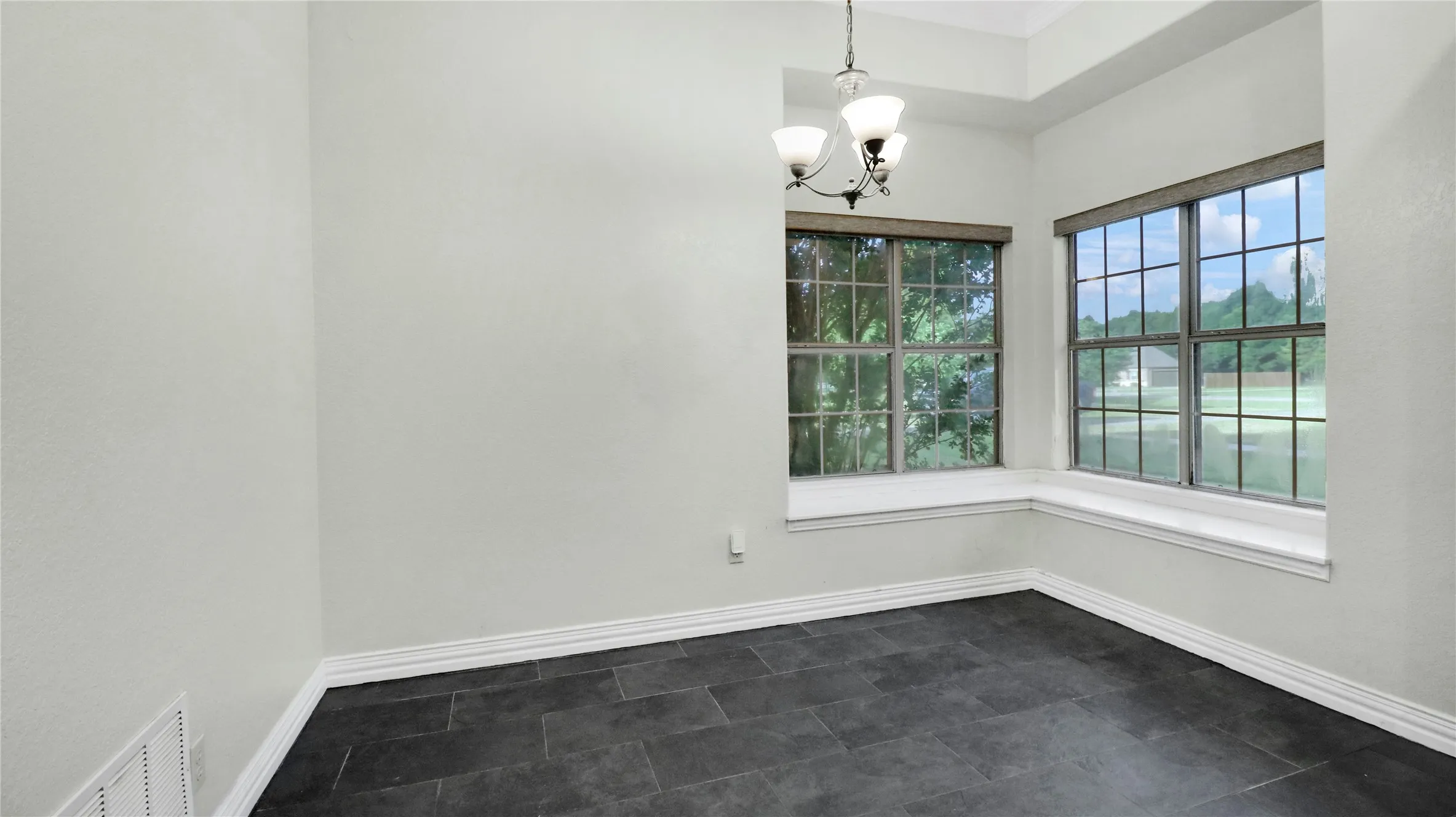Single Family Residence For Sale in Grayson County , 2909 Wilsonwood Way S, Sherman, Texas 75092, 3 Bedroom, 3 Bathroom, 2 Garage spaces, 2,248 Sqft, built in 2002, mls#21293686, Real Estate Agent in Sherman, Homes For Sale in Grayson county, Homes For Sale in Sherman, Realtor in Sherman Texas, Real Estate Brokerage Independent Realty Texas, Luminita Cordes Realtor
