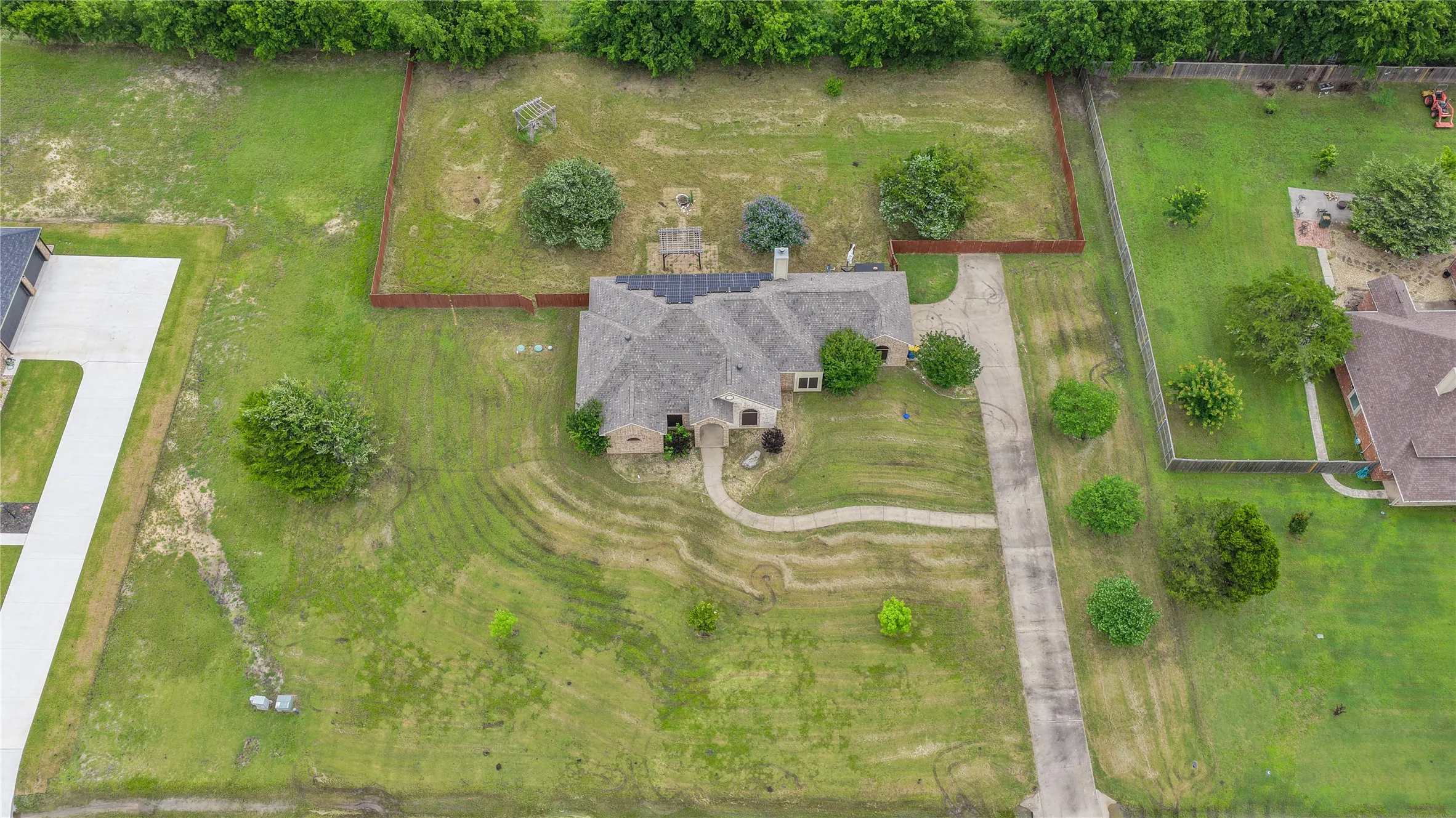 Single Family Residence For Sale in Grayson County , 2909 Wilsonwood Way S, Sherman, Texas 75092, 3 Bedroom, 3 Bathroom, 2 Garage spaces, 2,248 Sqft, built in 2002, mls#21293686, Real Estate Agent in Sherman, Homes For Sale in Grayson county, Homes For Sale in Sherman, Realtor in Sherman Texas, Real Estate Brokerage Independent Realty Texas, Luminita Cordes Realtor