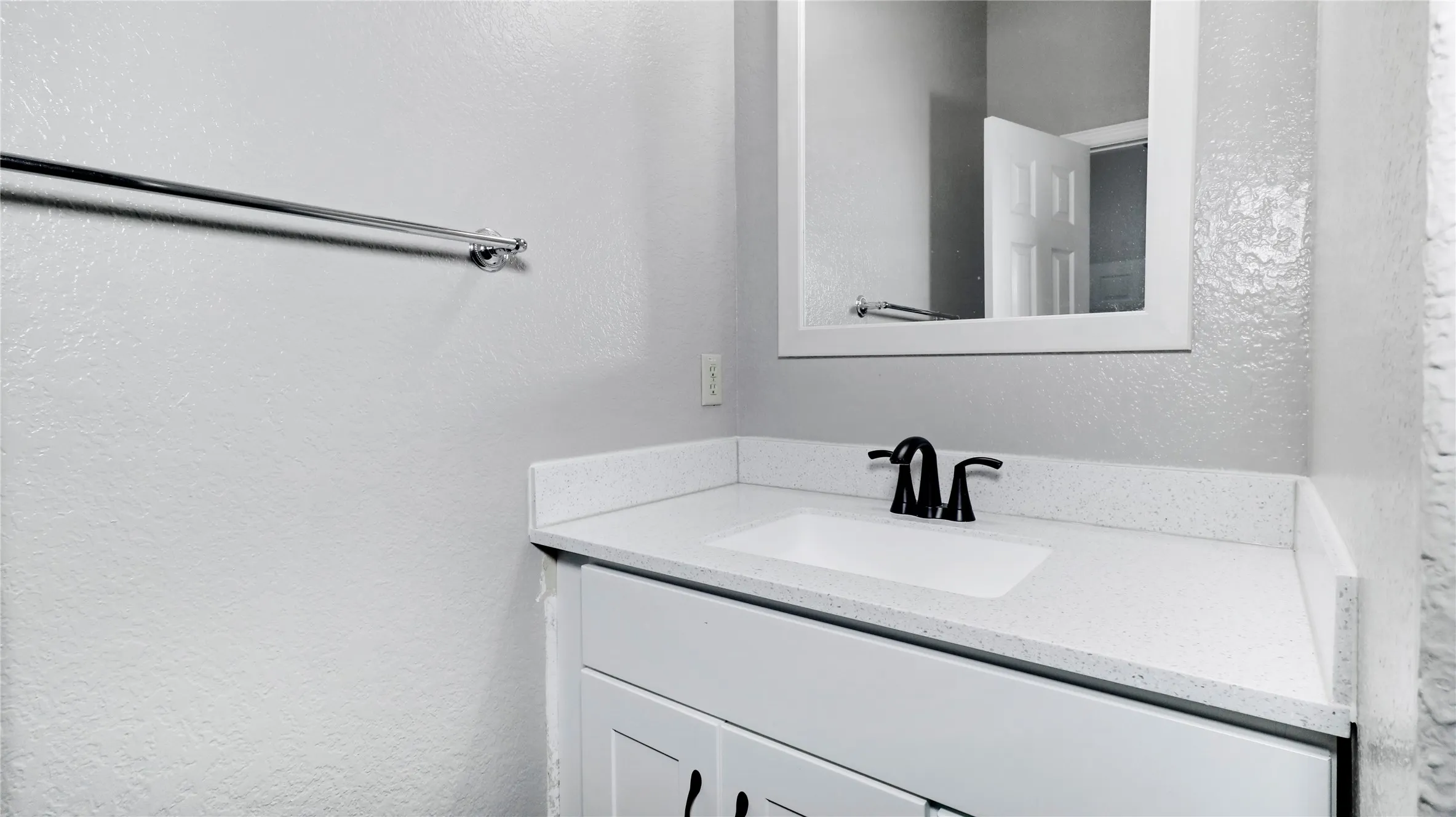 Single Family Residence For Sale in Grayson County , 2909 Wilsonwood Way S, Sherman, Texas 75092, 3 Bedroom, 3 Bathroom, 2 Garage spaces, 2,248 Sqft, built in 2002, mls#21293686, Real Estate Agent in Sherman, Homes For Sale in Grayson county, Homes For Sale in Sherman, Realtor in Sherman Texas, Real Estate Brokerage Independent Realty Texas, Luminita Cordes Realtor