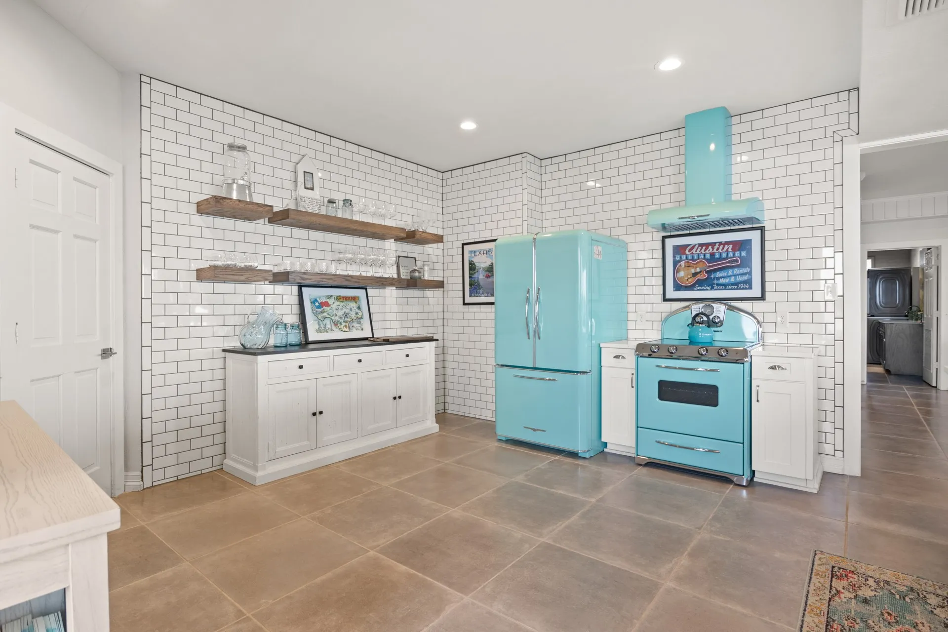 Single Family Residence For Sale in Franklin (TX) County , 359 E El Dorado, Scroggins, Texas 75480, 5 Bedroom, 5 Bathroom, 5 Garage spaces, 5,280 Sqft, built in 1993, mls#21293625, Real Estate Agent in Scroggins, Homes For Sale in Franklin (TX) county, Homes For Sale in Scroggins, Realtor in Scroggins Texas, Real Estate Brokerage Independent Realty Texas, Luminita Cordes Realtor