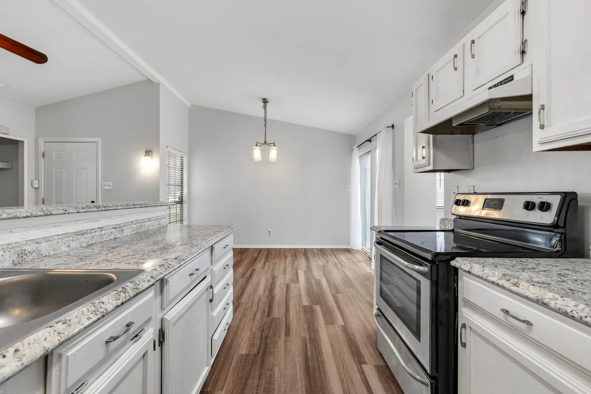 Single Family Residence For Sale in Denton County , 4627 Chapman Street, The Colony, Texas 75056, 2 Bedroom, 1 Bathroom, Garage spaces, 1,008 Sqft, built in 1983, mls#21293462, Real Estate Agent in The Colony, Homes For Sale in Denton county, Homes For Sale in The Colony, Realtor in The Colony Texas, Real Estate Brokerage Independent Realty Texas, Luminita Cordes Realtor