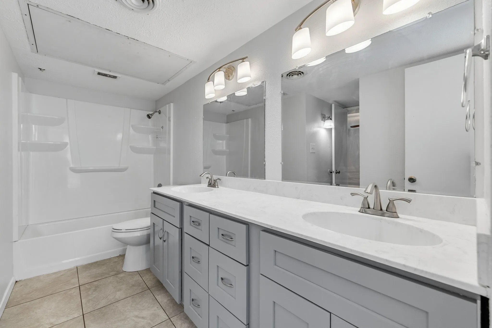 Single Family Residence For Sale in Denton County , 4627 Chapman Street, The Colony, Texas 75056, 2 Bedroom, 1 Bathroom, Garage spaces, 1,008 Sqft, built in 1983, mls#21293462, Real Estate Agent in The Colony, Homes For Sale in Denton county, Homes For Sale in The Colony, Realtor in The Colony Texas, Real Estate Brokerage Independent Realty Texas, Luminita Cordes Realtor