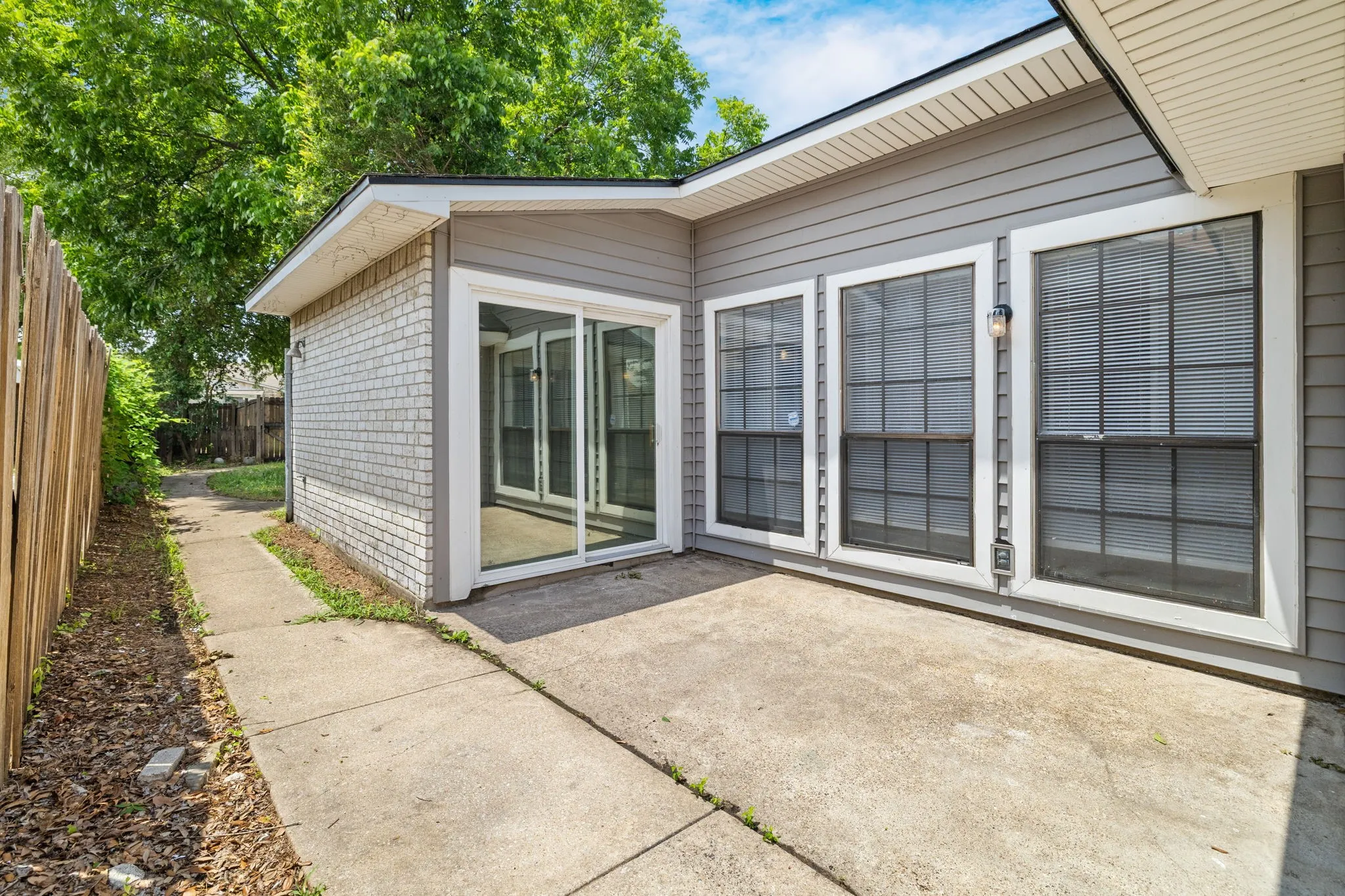 Single Family Residence For Sale in Denton County , 4627 Chapman Street, The Colony, Texas 75056, 2 Bedroom, 1 Bathroom, Garage spaces, 1,008 Sqft, built in 1983, mls#21293462, Real Estate Agent in The Colony, Homes For Sale in Denton county, Homes For Sale in The Colony, Realtor in The Colony Texas, Real Estate Brokerage Independent Realty Texas, Luminita Cordes Realtor