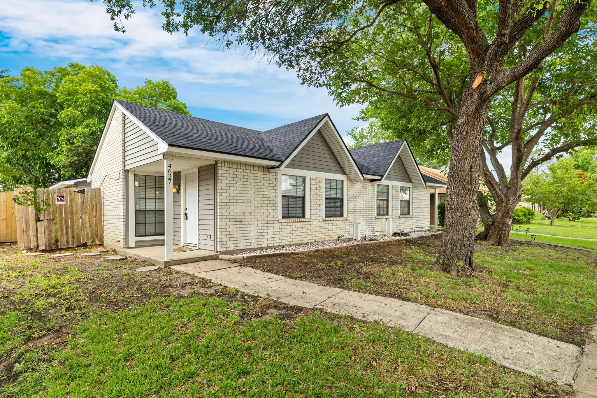 Single Family Residence For Sale in Denton County , 4627 Chapman Street, The Colony, Texas 75056, 2 Bedroom, 1 Bathroom, Garage spaces, 1,008 Sqft, built in 1983, mls#21293462, Real Estate Agent in The Colony, Homes For Sale in Denton county, Homes For Sale in The Colony, Realtor in The Colony Texas, Real Estate Brokerage Independent Realty Texas, Luminita Cordes Realtor