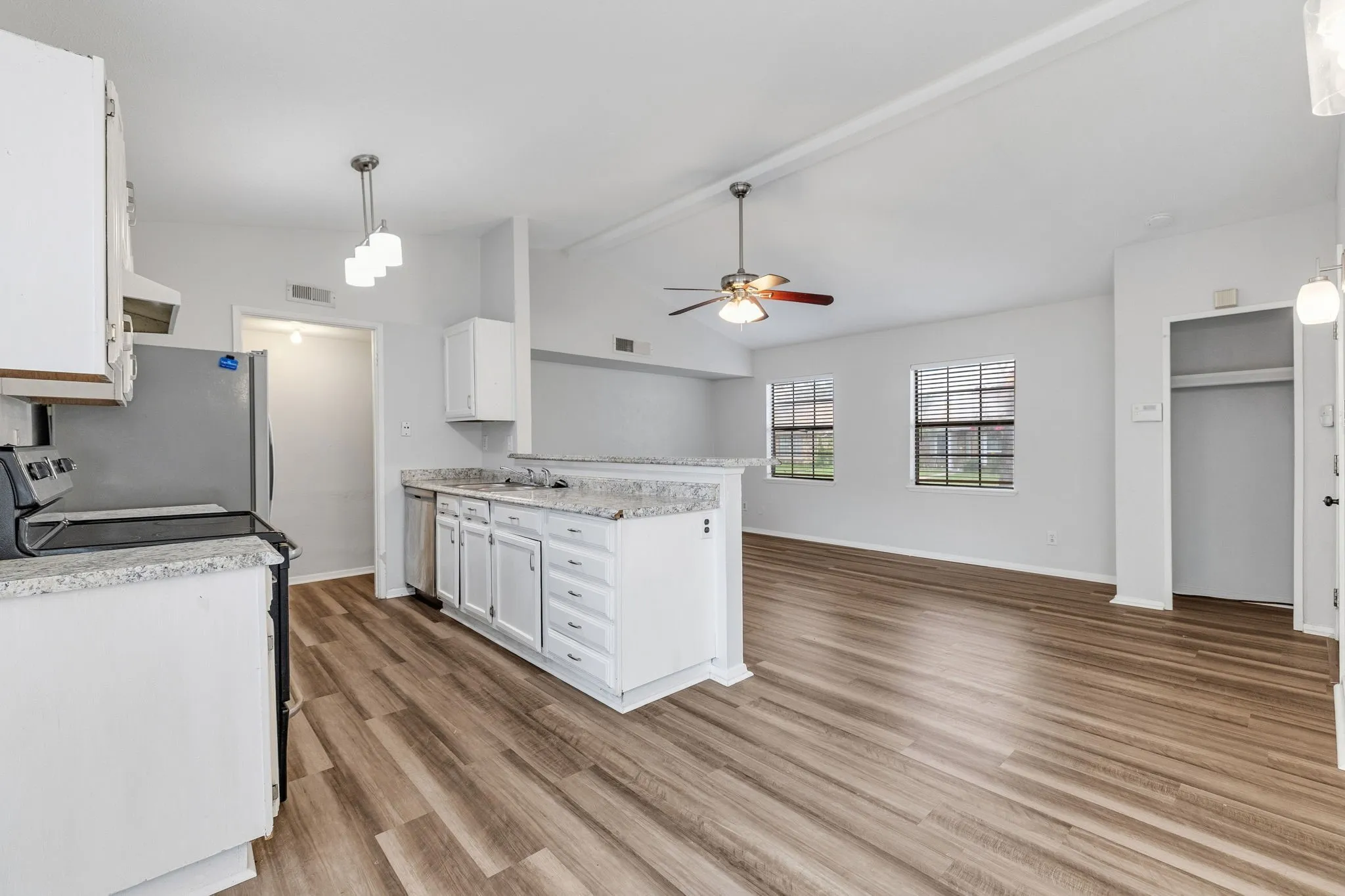 Single Family Residence For Sale in Denton County , 4627 Chapman Street, The Colony, Texas 75056, 2 Bedroom, 1 Bathroom, Garage spaces, 1,008 Sqft, built in 1983, mls#21293462, Real Estate Agent in The Colony, Homes For Sale in Denton county, Homes For Sale in The Colony, Realtor in The Colony Texas, Real Estate Brokerage Independent Realty Texas, Luminita Cordes Realtor