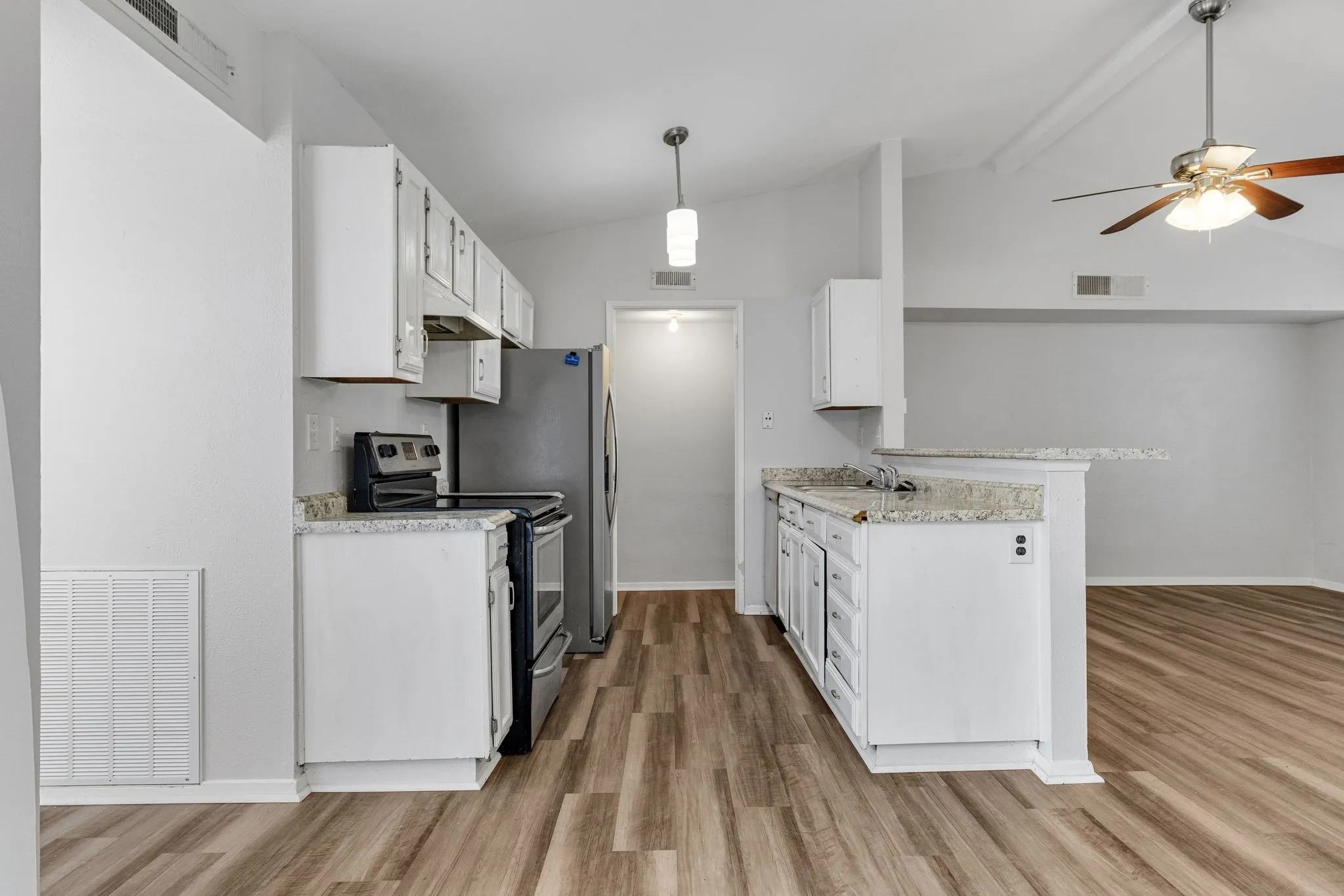 Single Family Residence For Sale in Denton County , 4627 Chapman Street, The Colony, Texas 75056, 2 Bedroom, 1 Bathroom, Garage spaces, 1,008 Sqft, built in 1983, mls#21293462, Real Estate Agent in The Colony, Homes For Sale in Denton county, Homes For Sale in The Colony, Realtor in The Colony Texas, Real Estate Brokerage Independent Realty Texas, Luminita Cordes Realtor