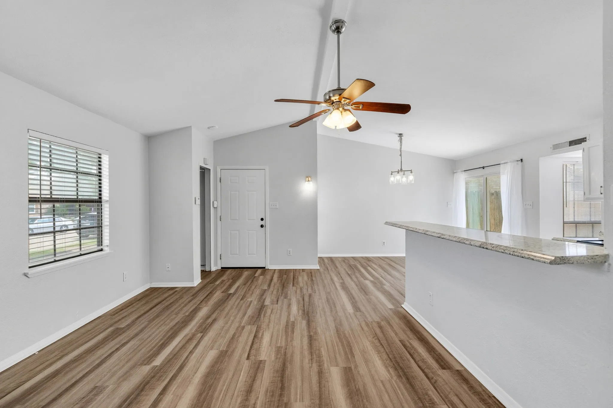 Single Family Residence For Sale in Denton County , 4627 Chapman Street, The Colony, Texas 75056, 2 Bedroom, 1 Bathroom, Garage spaces, 1,008 Sqft, built in 1983, mls#21293462, Real Estate Agent in The Colony, Homes For Sale in Denton county, Homes For Sale in The Colony, Realtor in The Colony Texas, Real Estate Brokerage Independent Realty Texas, Luminita Cordes Realtor