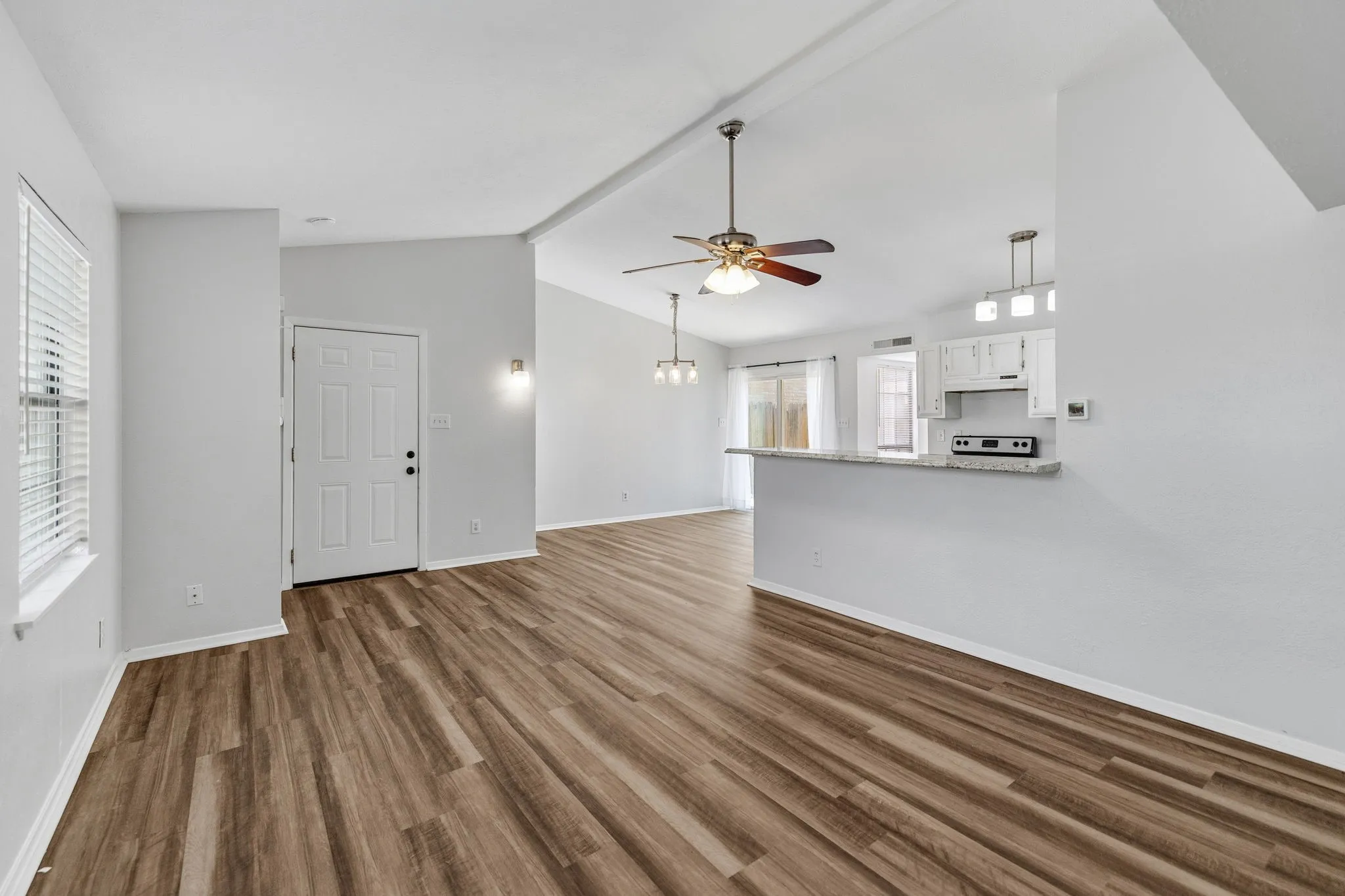 Single Family Residence For Sale in Denton County , 4627 Chapman Street, The Colony, Texas 75056, 2 Bedroom, 1 Bathroom, Garage spaces, 1,008 Sqft, built in 1983, mls#21293462, Real Estate Agent in The Colony, Homes For Sale in Denton county, Homes For Sale in The Colony, Realtor in The Colony Texas, Real Estate Brokerage Independent Realty Texas, Luminita Cordes Realtor