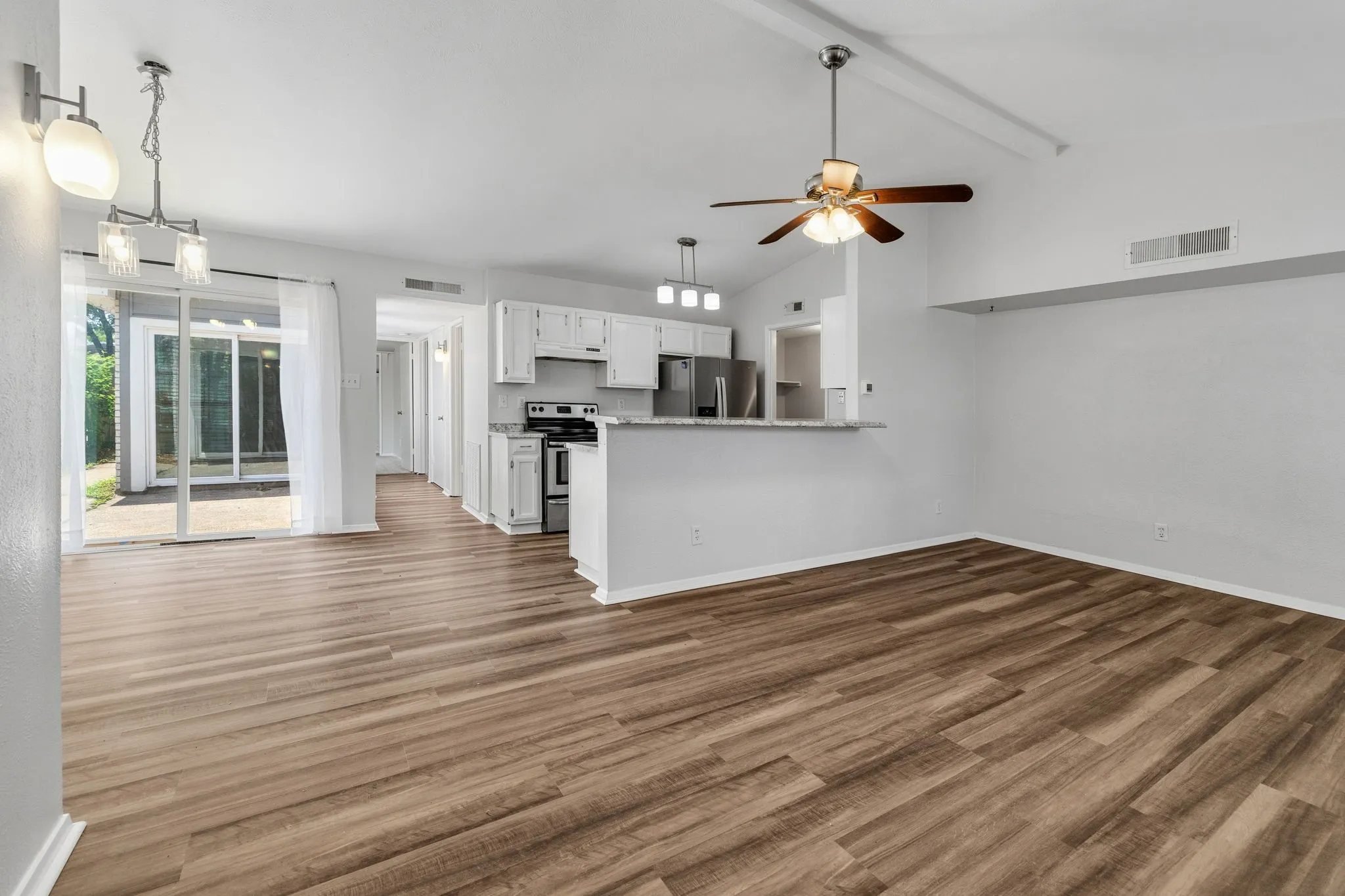 Single Family Residence For Sale in Denton County , 4627 Chapman Street, The Colony, Texas 75056, 2 Bedroom, 1 Bathroom, Garage spaces, 1,008 Sqft, built in 1983, mls#21293462, Real Estate Agent in The Colony, Homes For Sale in Denton county, Homes For Sale in The Colony, Realtor in The Colony Texas, Real Estate Brokerage Independent Realty Texas, Luminita Cordes Realtor