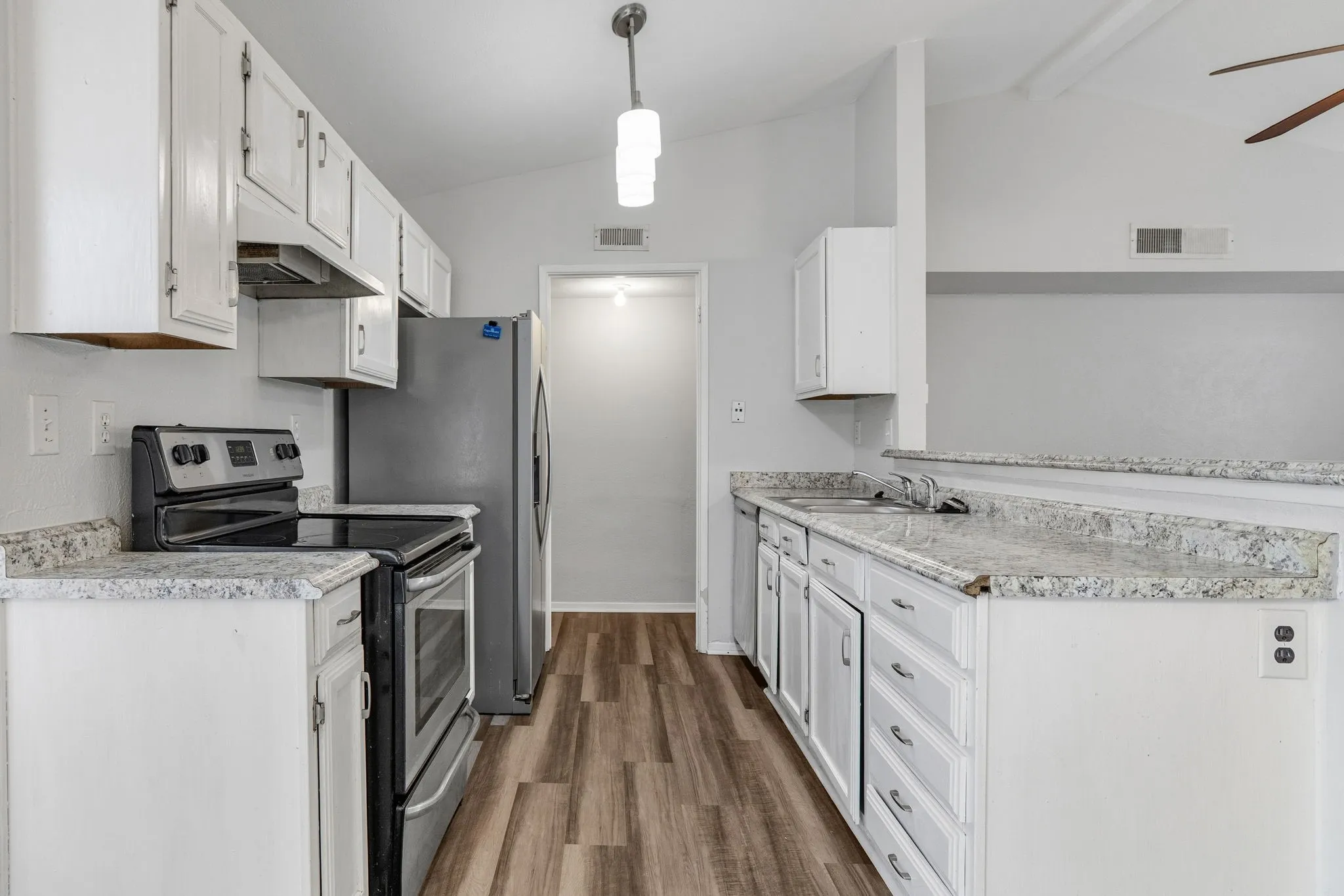 Single Family Residence For Sale in Denton County , 4627 Chapman Street, The Colony, Texas 75056, 2 Bedroom, 1 Bathroom, Garage spaces, 1,008 Sqft, built in 1983, mls#21293462, Real Estate Agent in The Colony, Homes For Sale in Denton county, Homes For Sale in The Colony, Realtor in The Colony Texas, Real Estate Brokerage Independent Realty Texas, Luminita Cordes Realtor