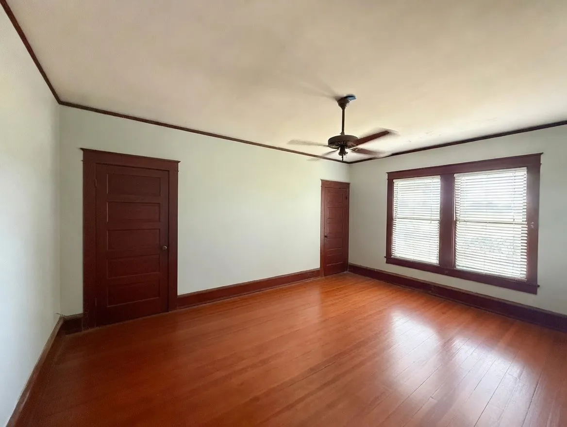 Farm For Sale in Mc Lennan County , 2749 Mcgregor South Loop, Mc Gregor, Texas 76657, 3 Bedroom, 3 Bathroom, Garage spaces, 2,294 Sqft, built in 1919, mls#21293675, Real Estate Agent in Mc Gregor, Homes For Sale in Mc Lennan county, Homes For Sale in Mc Gregor, Realtor in Mc Gregor Texas, Real Estate Brokerage Independent Realty Texas, Luminita Cordes Realtor