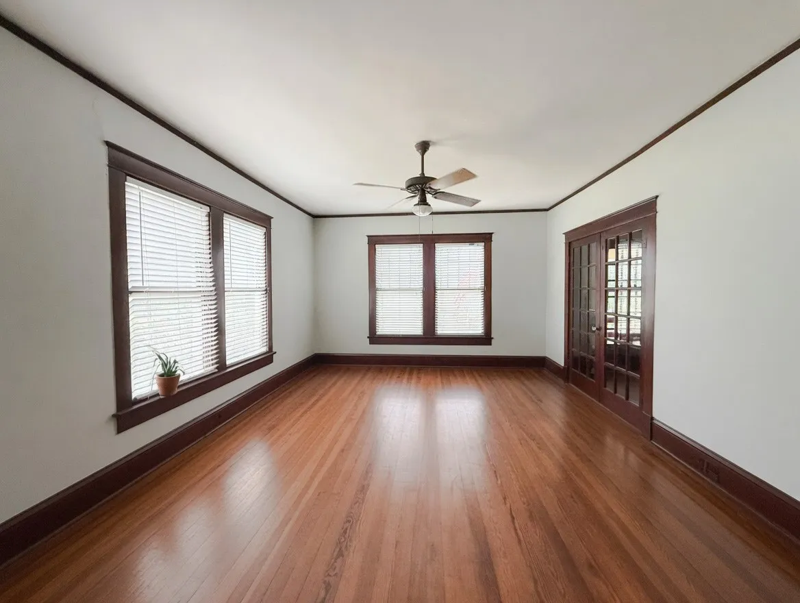 Farm For Sale in Mc Lennan County , 2749 Mcgregor South Loop, Mc Gregor, Texas 76657, 3 Bedroom, 3 Bathroom, Garage spaces, 2,294 Sqft, built in 1919, mls#21293675, Real Estate Agent in Mc Gregor, Homes For Sale in Mc Lennan county, Homes For Sale in Mc Gregor, Realtor in Mc Gregor Texas, Real Estate Brokerage Independent Realty Texas, Luminita Cordes Realtor