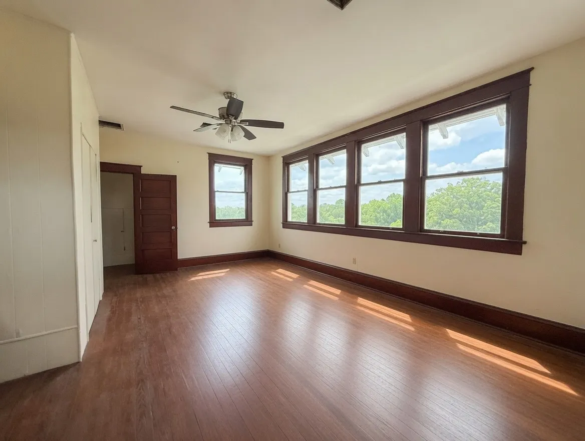 Farm For Sale in Mc Lennan County , 2749 Mcgregor South Loop, Mc Gregor, Texas 76657, 3 Bedroom, 3 Bathroom, Garage spaces, 2,294 Sqft, built in 1919, mls#21293675, Real Estate Agent in Mc Gregor, Homes For Sale in Mc Lennan county, Homes For Sale in Mc Gregor, Realtor in Mc Gregor Texas, Real Estate Brokerage Independent Realty Texas, Luminita Cordes Realtor