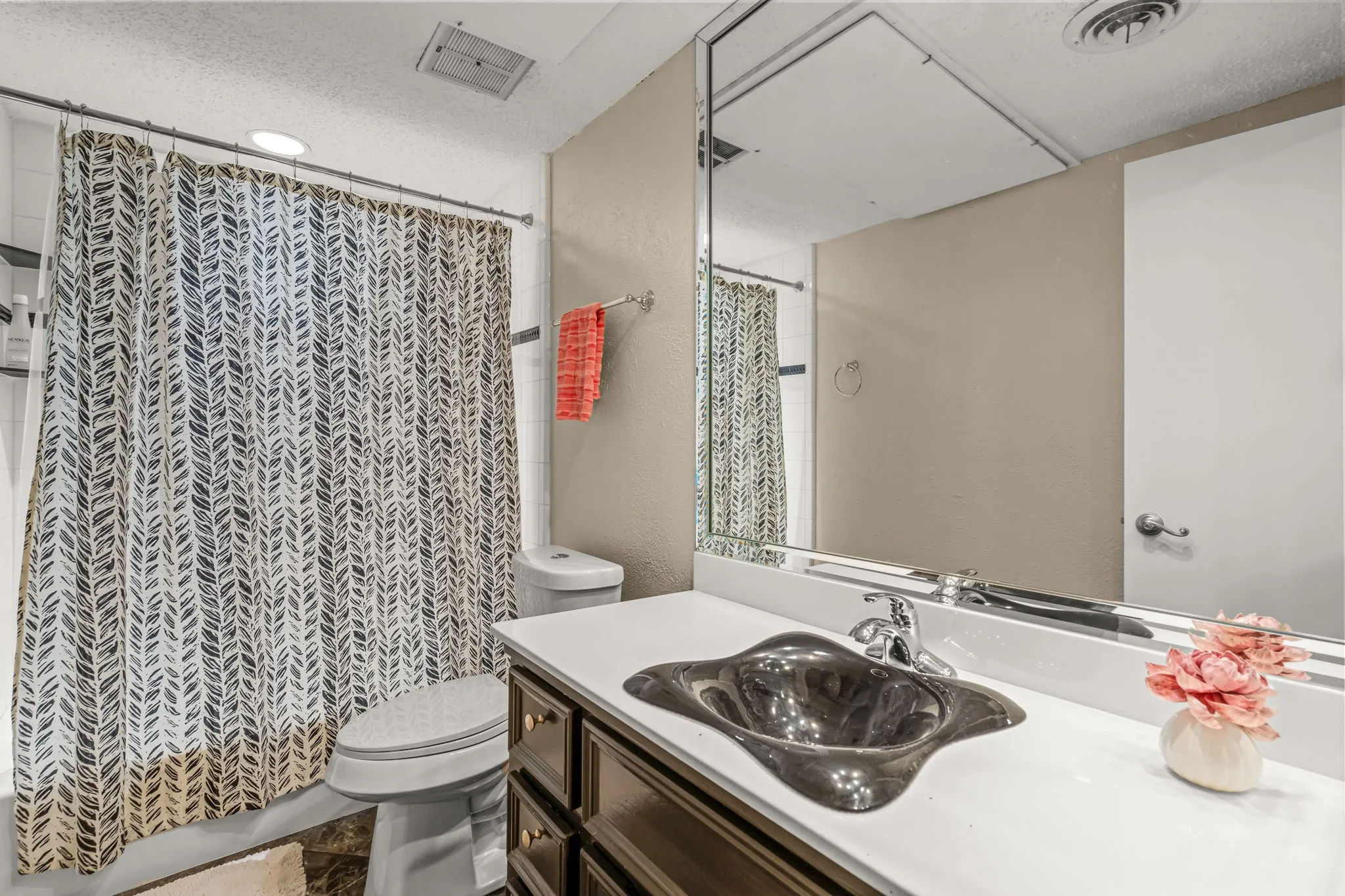 Condominium For Sale in Tarrant County , 4420 Harlanwood Drive 228, Fort Worth, Texas 76109, 2 Bedroom, 2 Bathroom, Garage spaces, 1,297 Sqft, built in 1969, mls#21293529, Real Estate Agent in Fort Worth, Homes For Sale in Tarrant county, Homes For Sale in Fort Worth, Realtor in Fort Worth Texas, Real Estate Brokerage Independent Realty Texas, Luminita Cordes Realtor