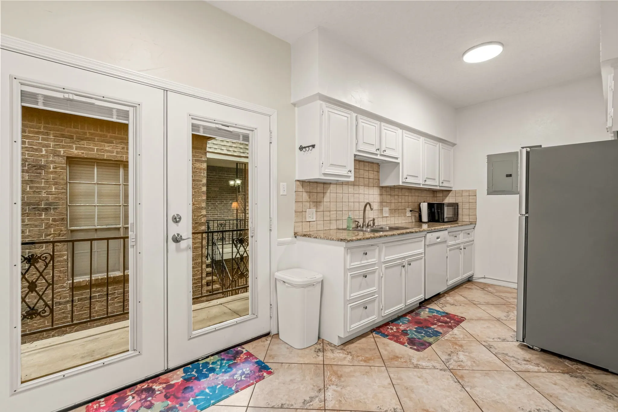 Condominium For Sale in Tarrant County , 4420 Harlanwood Drive 228, Fort Worth, Texas 76109, 2 Bedroom, 2 Bathroom, Garage spaces, 1,297 Sqft, built in 1969, mls#21293529, Real Estate Agent in Fort Worth, Homes For Sale in Tarrant county, Homes For Sale in Fort Worth, Realtor in Fort Worth Texas, Real Estate Brokerage Independent Realty Texas, Luminita Cordes Realtor