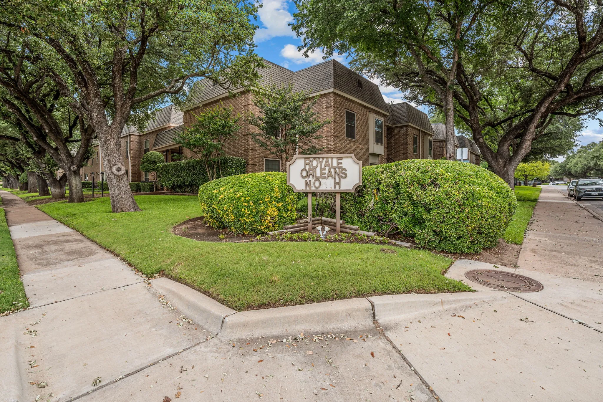 Condominium For Sale in Tarrant County , 4420 Harlanwood Drive 228, Fort Worth, Texas 76109, 2 Bedroom, 2 Bathroom, Garage spaces, 1,297 Sqft, built in 1969, mls#21293529, Real Estate Agent in Fort Worth, Homes For Sale in Tarrant county, Homes For Sale in Fort Worth, Realtor in Fort Worth Texas, Real Estate Brokerage Independent Realty Texas, Luminita Cordes Realtor