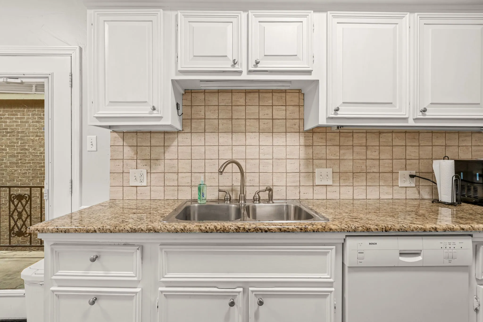 Condominium For Sale in Tarrant County , 4420 Harlanwood Drive 228, Fort Worth, Texas 76109, 2 Bedroom, 2 Bathroom, Garage spaces, 1,297 Sqft, built in 1969, mls#21293529, Real Estate Agent in Fort Worth, Homes For Sale in Tarrant county, Homes For Sale in Fort Worth, Realtor in Fort Worth Texas, Real Estate Brokerage Independent Realty Texas, Luminita Cordes Realtor