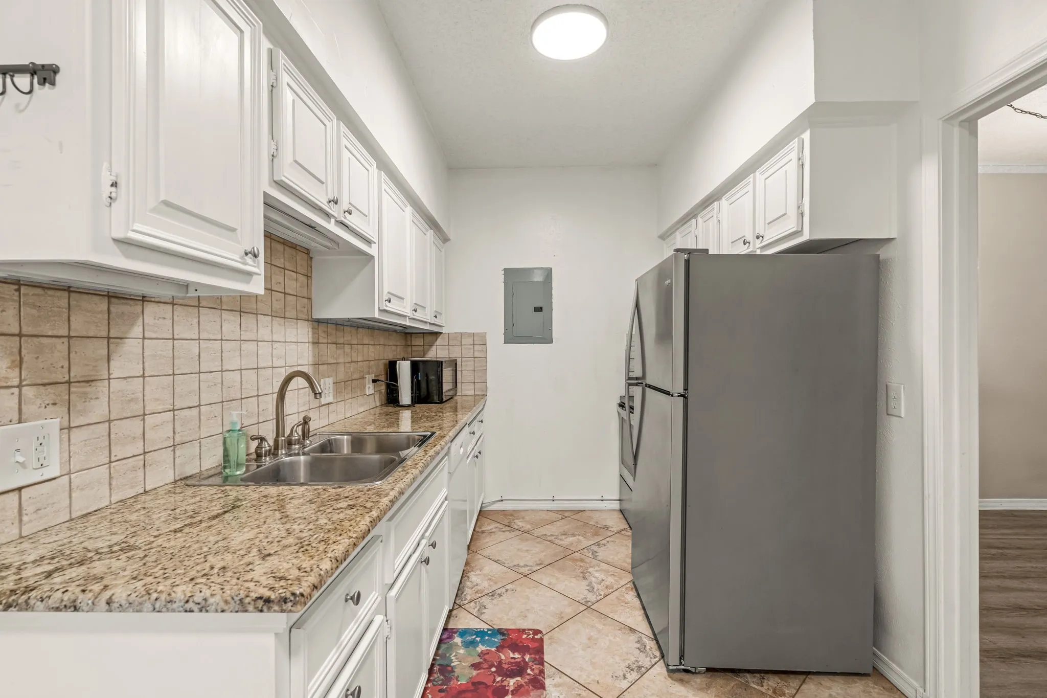 Condominium For Sale in Tarrant County , 4420 Harlanwood Drive 228, Fort Worth, Texas 76109, 2 Bedroom, 2 Bathroom, Garage spaces, 1,297 Sqft, built in 1969, mls#21293529, Real Estate Agent in Fort Worth, Homes For Sale in Tarrant county, Homes For Sale in Fort Worth, Realtor in Fort Worth Texas, Real Estate Brokerage Independent Realty Texas, Luminita Cordes Realtor