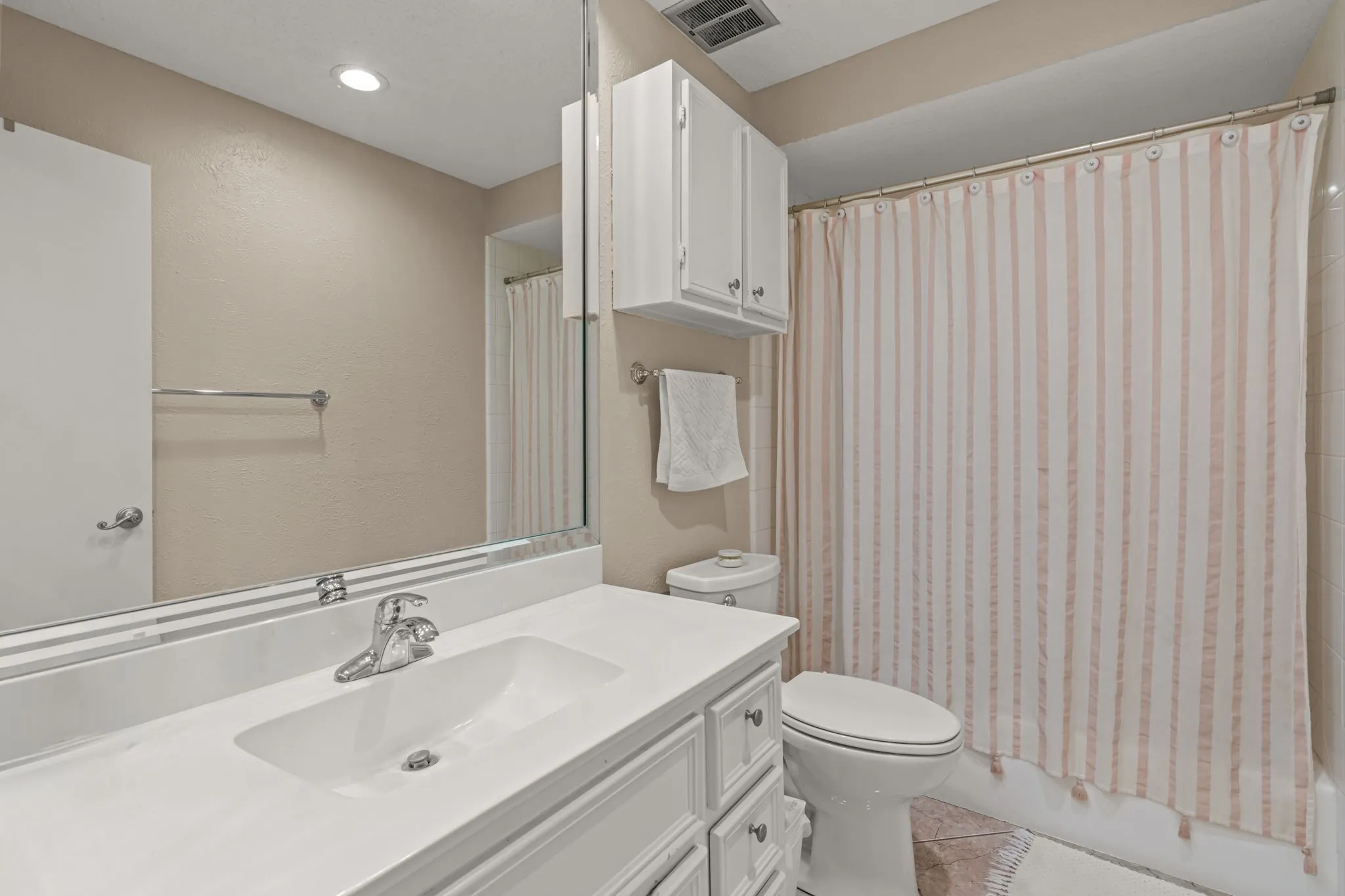 Condominium For Sale in Tarrant County , 4420 Harlanwood Drive 228, Fort Worth, Texas 76109, 2 Bedroom, 2 Bathroom, Garage spaces, 1,297 Sqft, built in 1969, mls#21293529, Real Estate Agent in Fort Worth, Homes For Sale in Tarrant county, Homes For Sale in Fort Worth, Realtor in Fort Worth Texas, Real Estate Brokerage Independent Realty Texas, Luminita Cordes Realtor