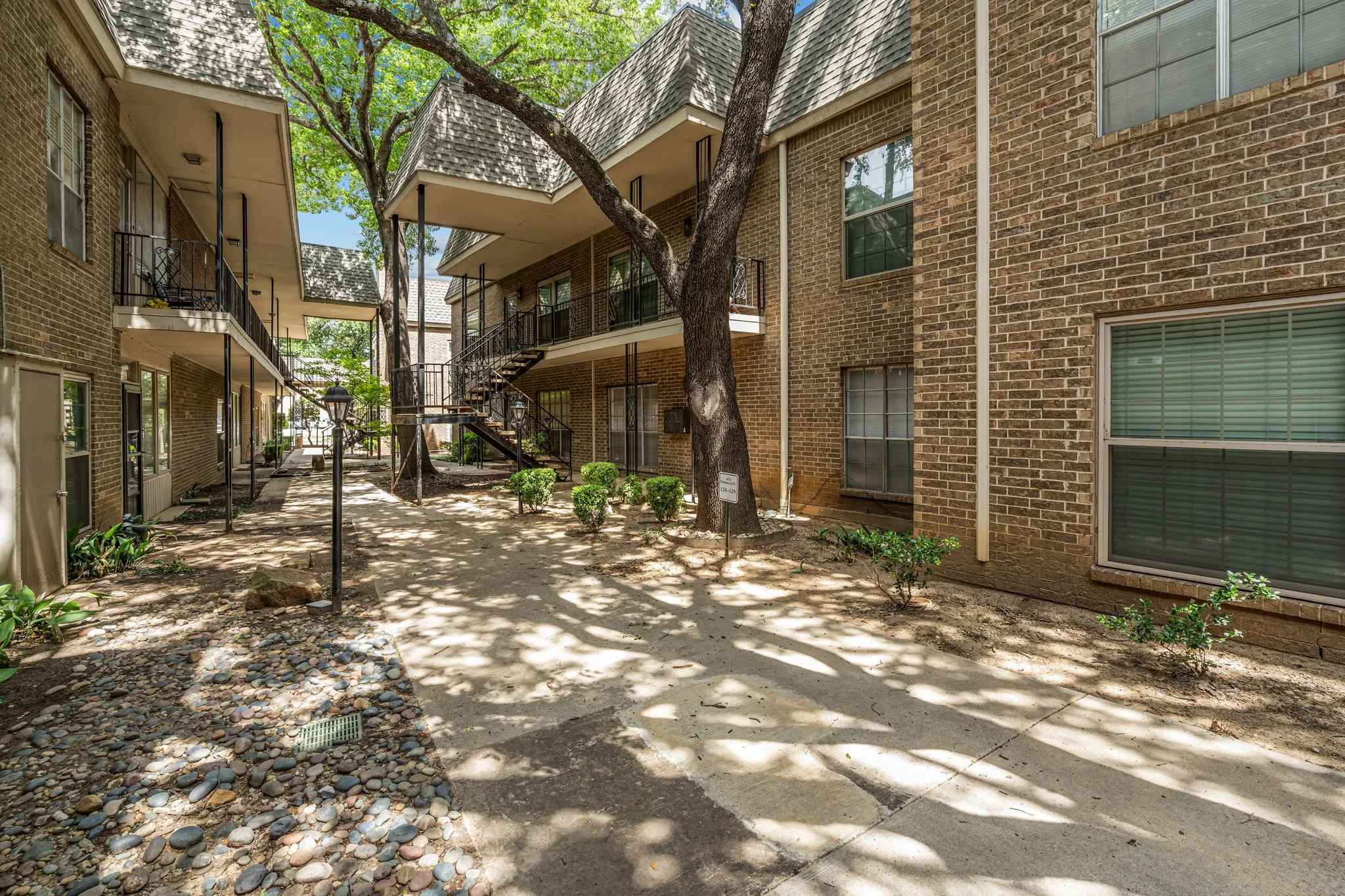 Condominium For Sale in Tarrant County , 4420 Harlanwood Drive 228, Fort Worth, Texas 76109, 2 Bedroom, 2 Bathroom, Garage spaces, 1,297 Sqft, built in 1969, mls#21293529, Real Estate Agent in Fort Worth, Homes For Sale in Tarrant county, Homes For Sale in Fort Worth, Realtor in Fort Worth Texas, Real Estate Brokerage Independent Realty Texas, Luminita Cordes Realtor