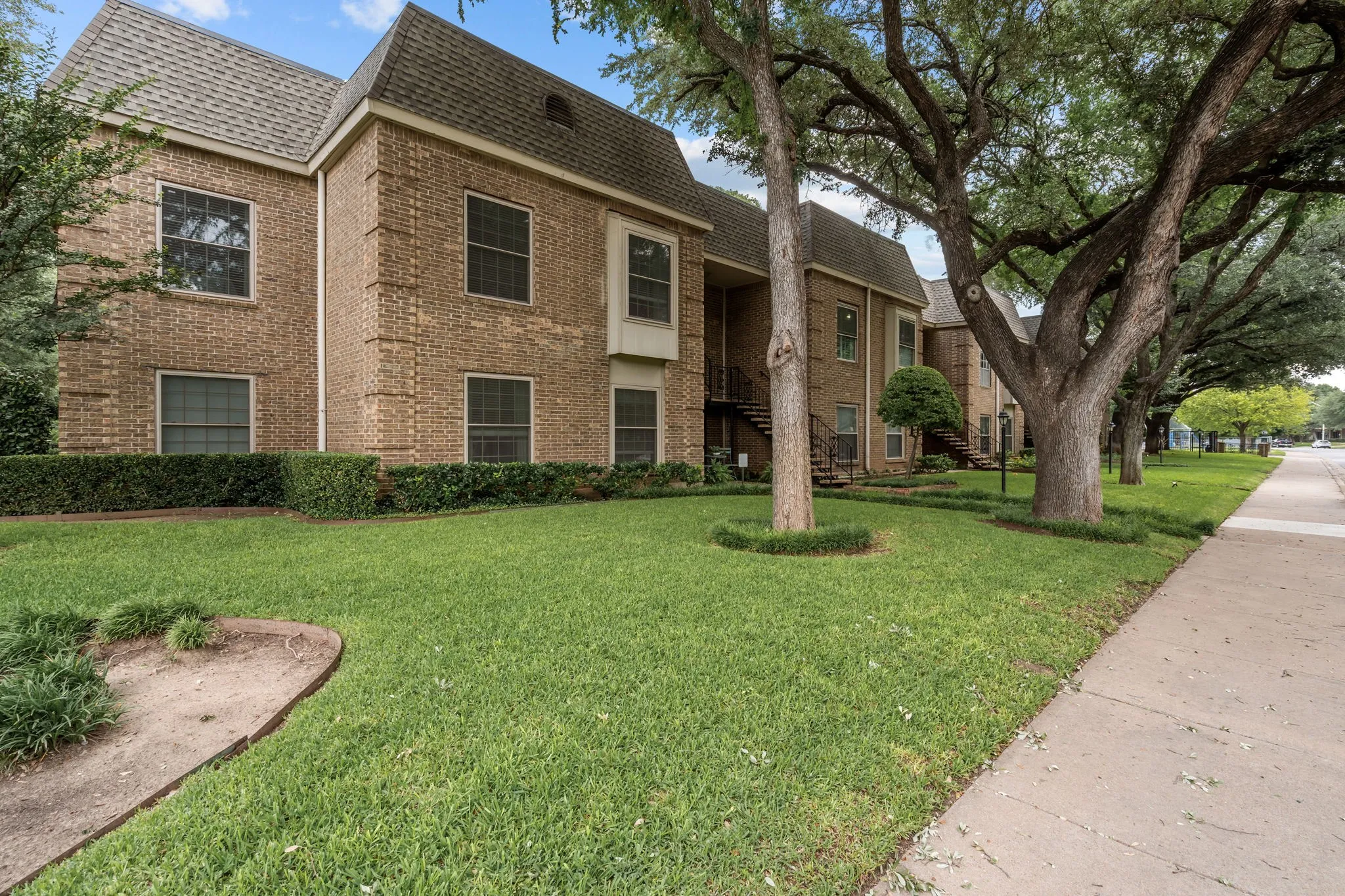Condominium For Sale in Tarrant County , 4420 Harlanwood Drive 228, Fort Worth, Texas 76109, 2 Bedroom, 2 Bathroom, Garage spaces, 1,297 Sqft, built in 1969, mls#21293529, Real Estate Agent in Fort Worth, Homes For Sale in Tarrant county, Homes For Sale in Fort Worth, Realtor in Fort Worth Texas, Real Estate Brokerage Independent Realty Texas, Luminita Cordes Realtor