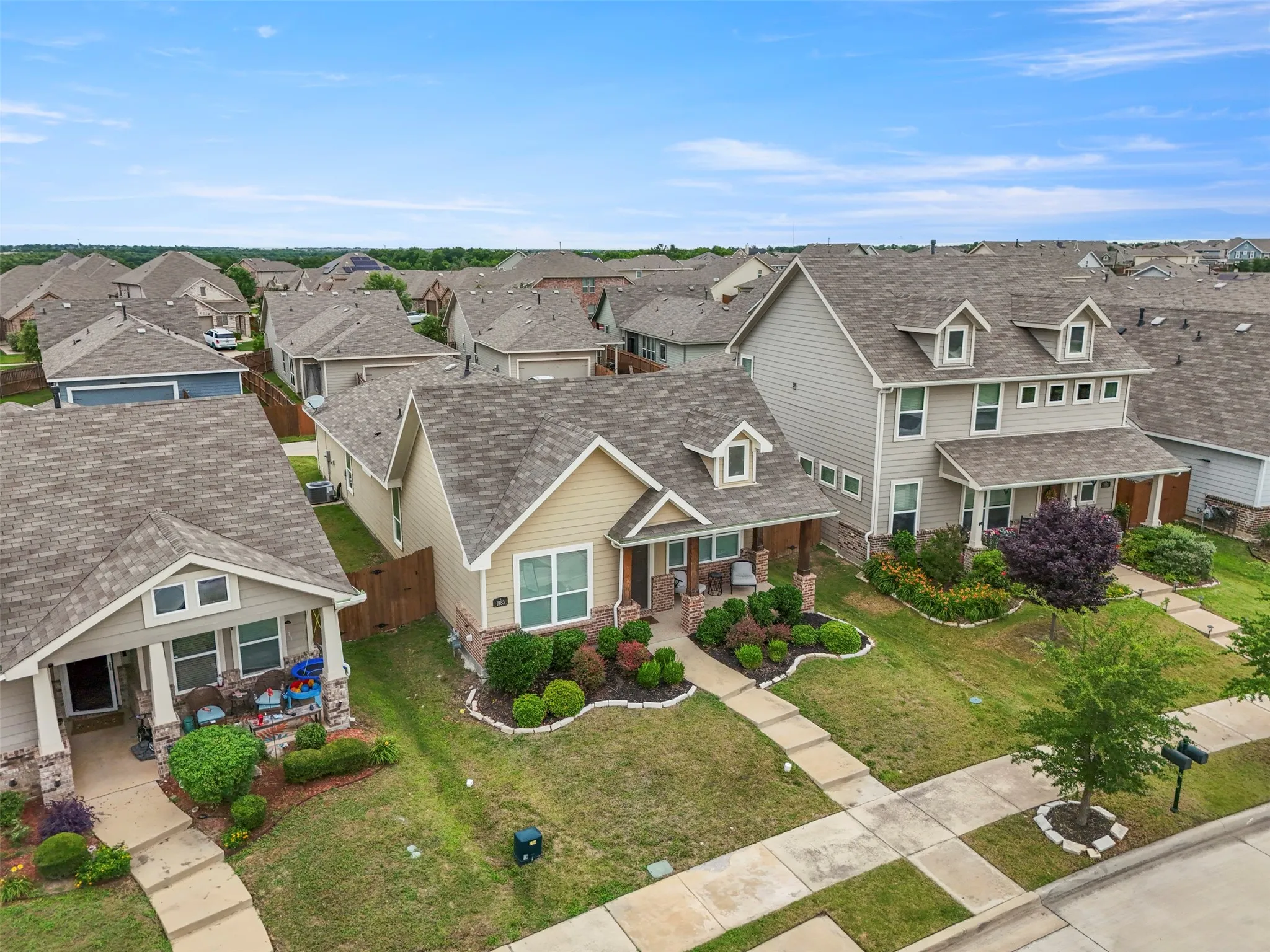 Single Family Residence For Sale in Kaufman County , 1983 Obsidian Trail, Forney, Texas 75126, 3 Bedroom, 2 Bathroom, 2 Garage spaces, 1,628 Sqft, built in 2018, mls#21293496, Real Estate Agent in Forney, Homes For Sale in Kaufman county, Homes For Sale in Forney, Realtor in Forney Texas, Real Estate Brokerage Independent Realty Texas, Luminita Cordes Realtor