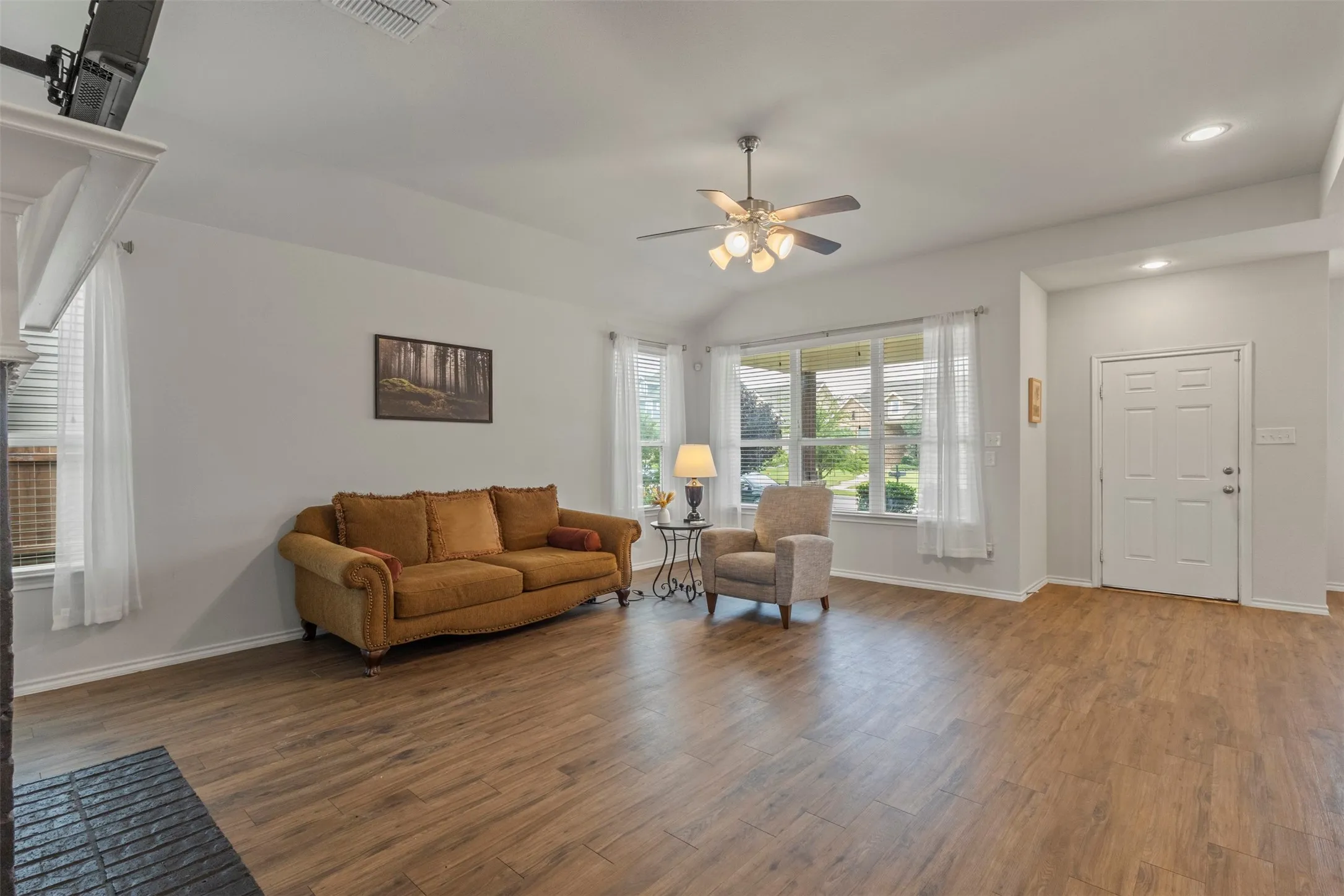 Single Family Residence For Sale in Kaufman County , 1983 Obsidian Trail, Forney, Texas 75126, 3 Bedroom, 2 Bathroom, 2 Garage spaces, 1,628 Sqft, built in 2018, mls#21293496, Real Estate Agent in Forney, Homes For Sale in Kaufman county, Homes For Sale in Forney, Realtor in Forney Texas, Real Estate Brokerage Independent Realty Texas, Luminita Cordes Realtor