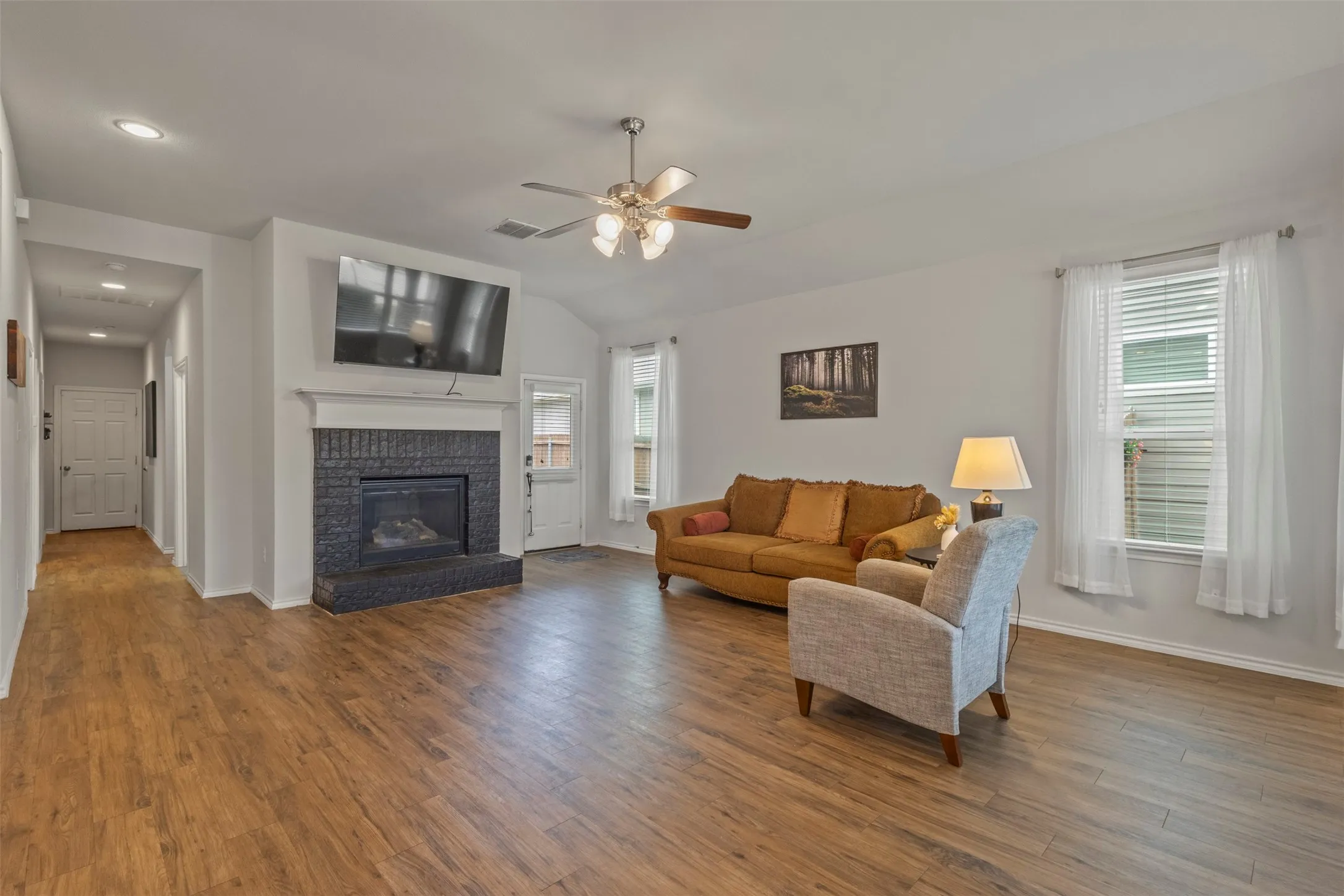 Single Family Residence For Sale in Kaufman County , 1983 Obsidian Trail, Forney, Texas 75126, 3 Bedroom, 2 Bathroom, 2 Garage spaces, 1,628 Sqft, built in 2018, mls#21293496, Real Estate Agent in Forney, Homes For Sale in Kaufman county, Homes For Sale in Forney, Realtor in Forney Texas, Real Estate Brokerage Independent Realty Texas, Luminita Cordes Realtor